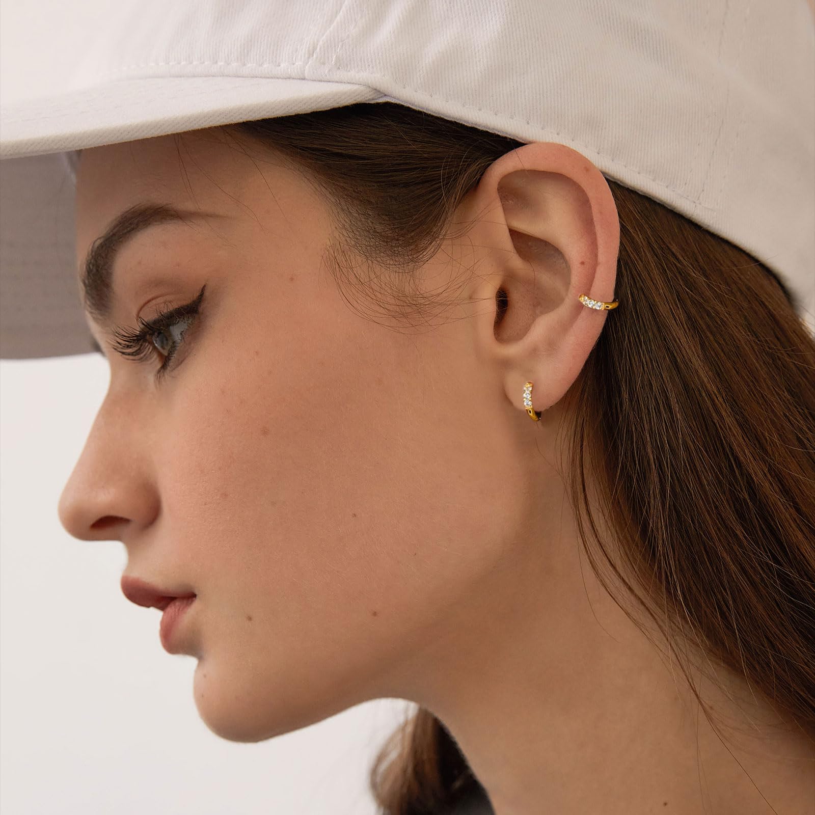 LunarCharm 1 Pair of Small Hoops, 18 Carat Gold Plated with Surgical 316L Steel, Hinged Hoops for Cartilage, Helix, Tragus, Earlobe, Lightweight Hypoallergenic Earrings
