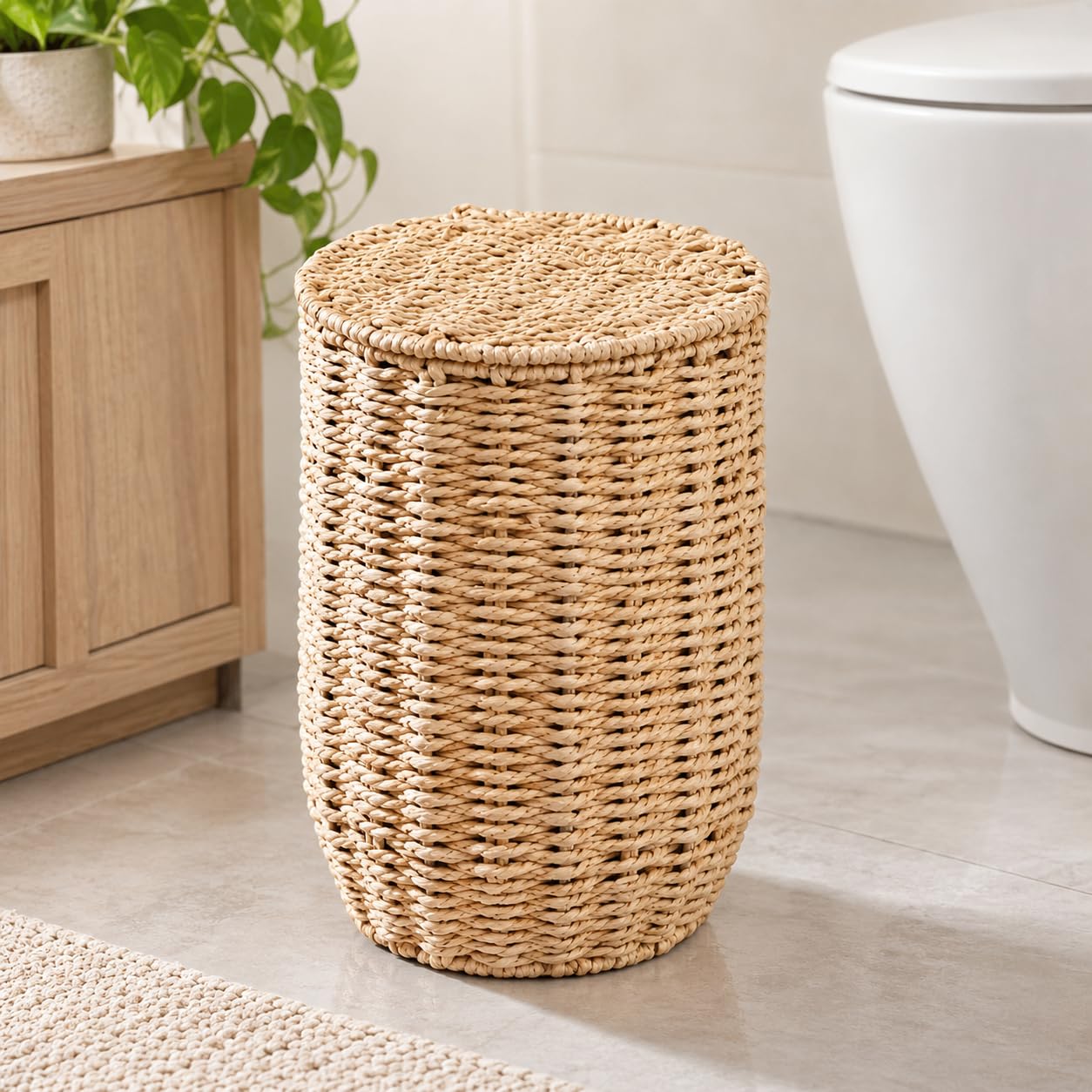 Woven Flip Top Bathroom Bin, Premium Natural Woven Waste Basket with Easy-Use Lid, Durable Storage Bin for Bathroom, Bedroom, Toilet and Home, Stylish Space-Saving Design A435