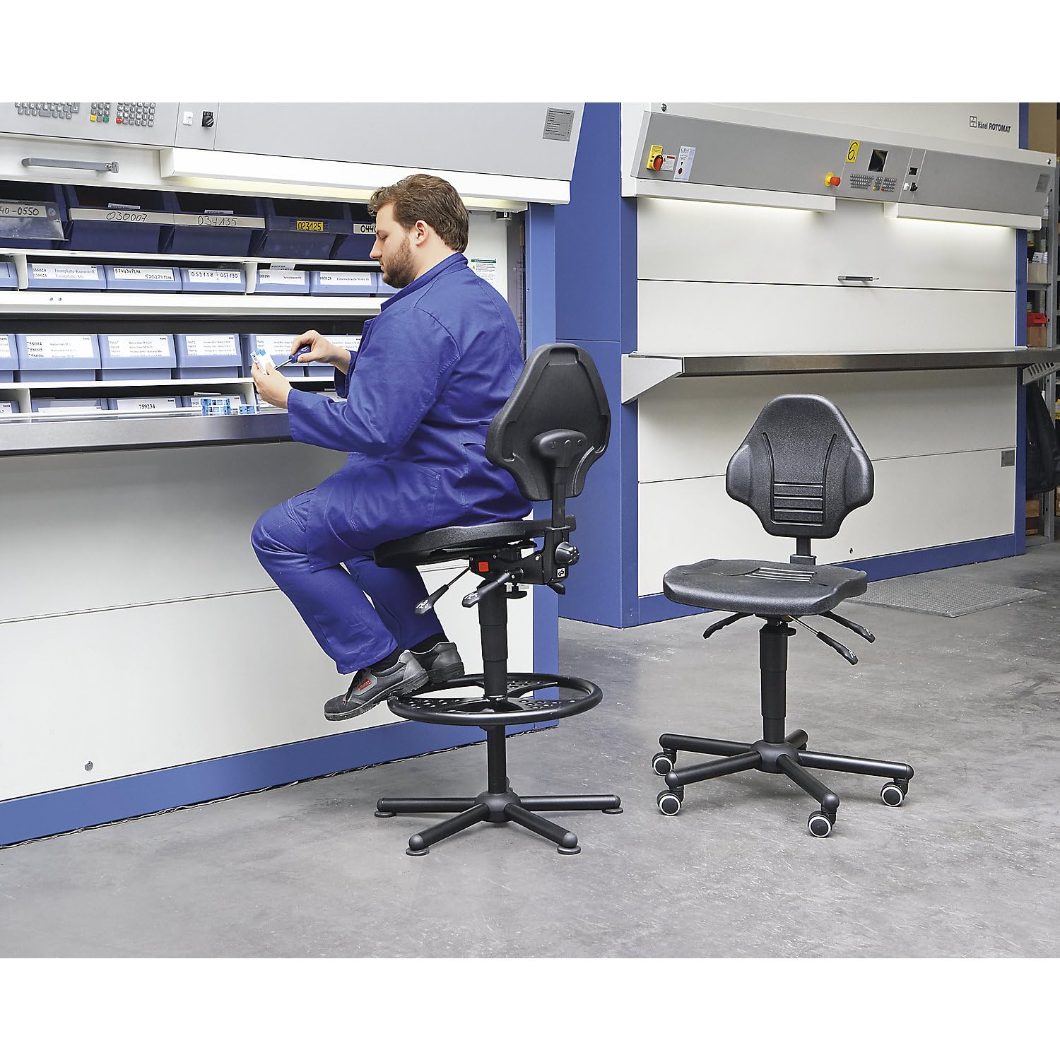 Certeo | Schwerlast-Arbeitsdrehstuhl | belastbar bis 250 kg | mit Bodengleitern und Fußstütze | Höhenverstellbereich 590-840 mm