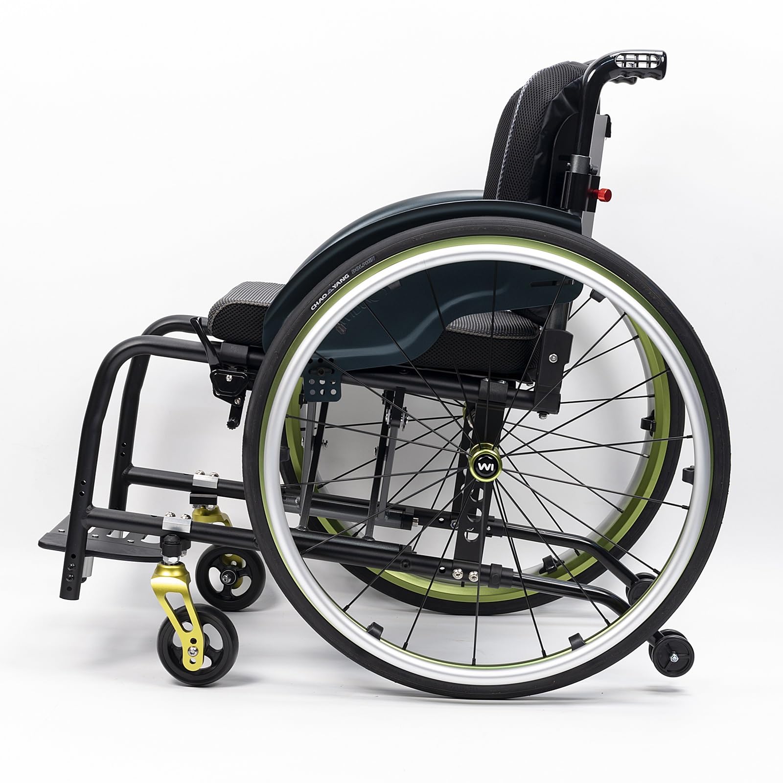 Silla de ruedas manual ligera, silla de ruedas deportiva ultraligera portátil todo terreno, silla de ruedas plegable, sillas de ruedas de transporte con antivuelco(B,40cm/15.7in)