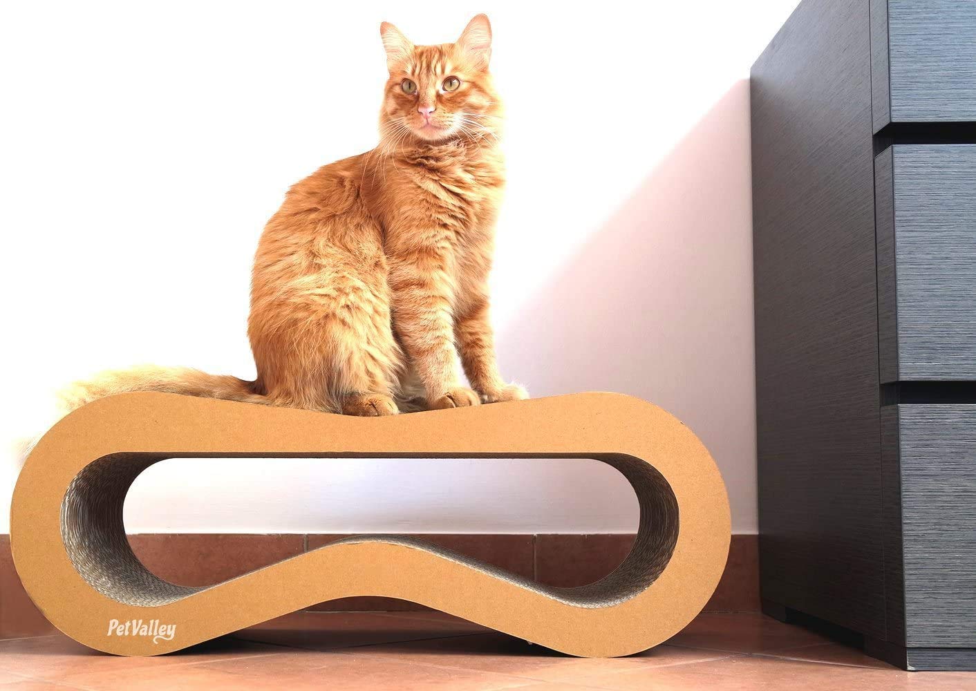 PetValley Tiragraffi per Gatti Kit Cuccia + Grattone Kraft Prodotto di Design in Cartone Ondulato Made in Italy, Ideale Come Cuccia, Palestra e Graffiatoio. 100% Riciclabile