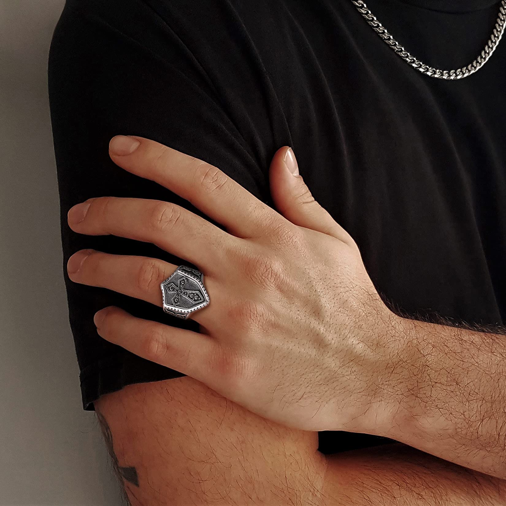 U7 Anello Templare Scudo da Uomo in Acciaio Inossidabile Placcato Oro/Nero Anello Cavaliere Scudo Talgia 14,5-32,5 Anello Templare da Uomo Regalo per padre papà