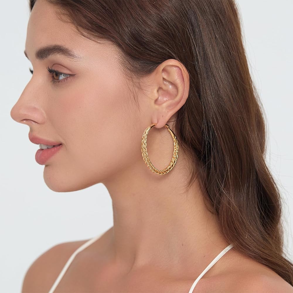 Earrings Fashion Trend for Women- हर फेस शेप और आउटफिट के लिए 4 बेस्ट Earrings, देखें सभी डिजाइन्स.