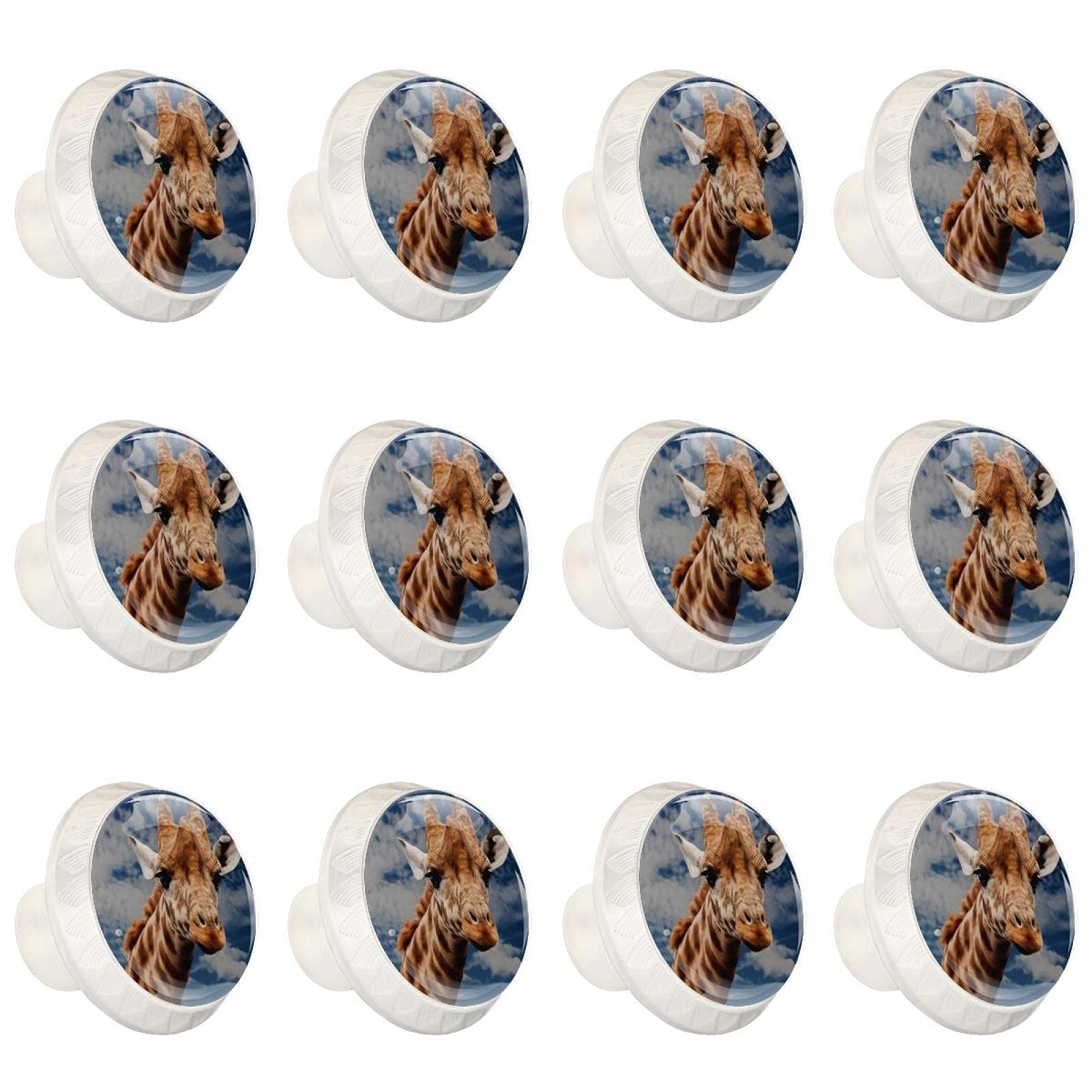 Tiroirs de placard commode relookés avec 12 boutons ronds girafe