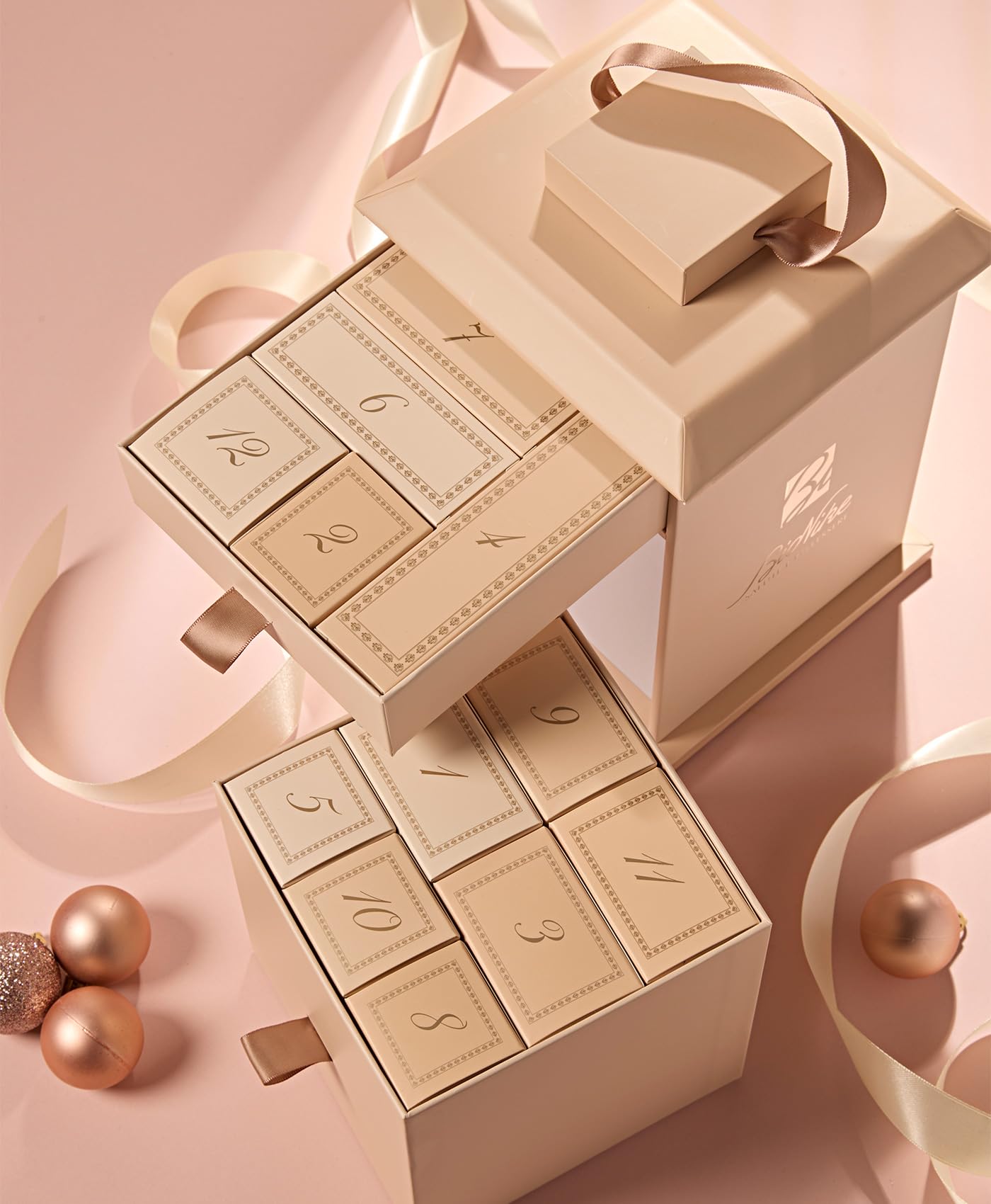 BioNike - Calendario dell'Avvento, Cofanetto a Lanterna con 12 cassetti , contiene prodotti make-up, skin care, detergenti e struccanti