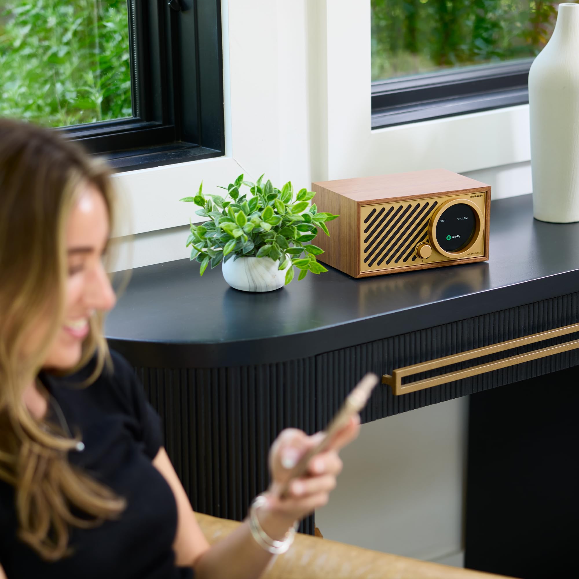 Tivoli Audio Model One - Radio FM digitale Wi-Fi e Bluetooth, generazione 3, colore: noce/oro