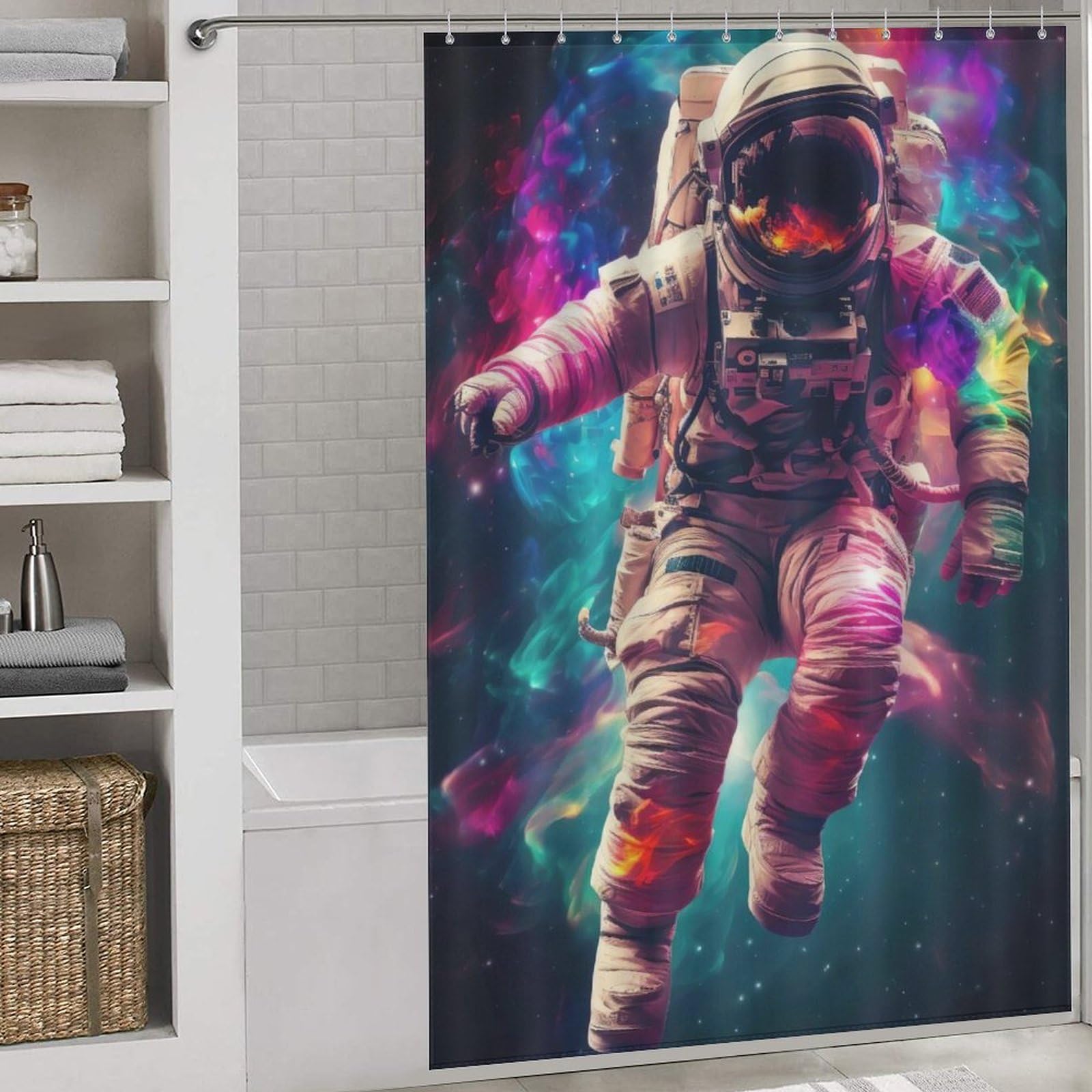 Rideau de douche astronaute pour stopper l'eau sur le sol de la salle de bain