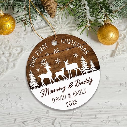 Miniatura 2 de Adorno de ciervo con texto en inglés Our First Christmas As Mommy & Daddy 2023, adorno personalizado para árbol de Navidad de primera Navidad como