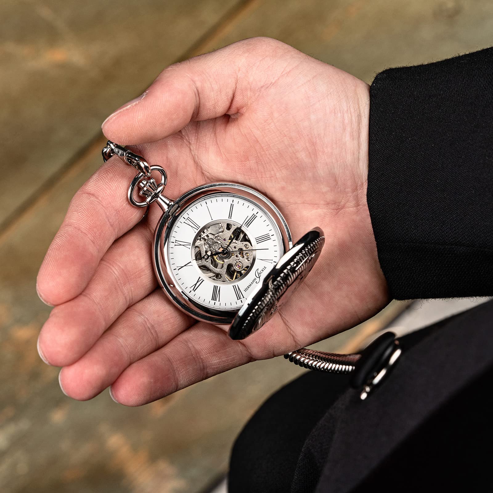 Hermann Jäckle Herren Taschenuhr Wien Silberfarben Skelett 50 mm | Made in Germany, Skelett-Design, Handaufzugswerk, beidseitig offen, inklusive Kette und Reiseetui