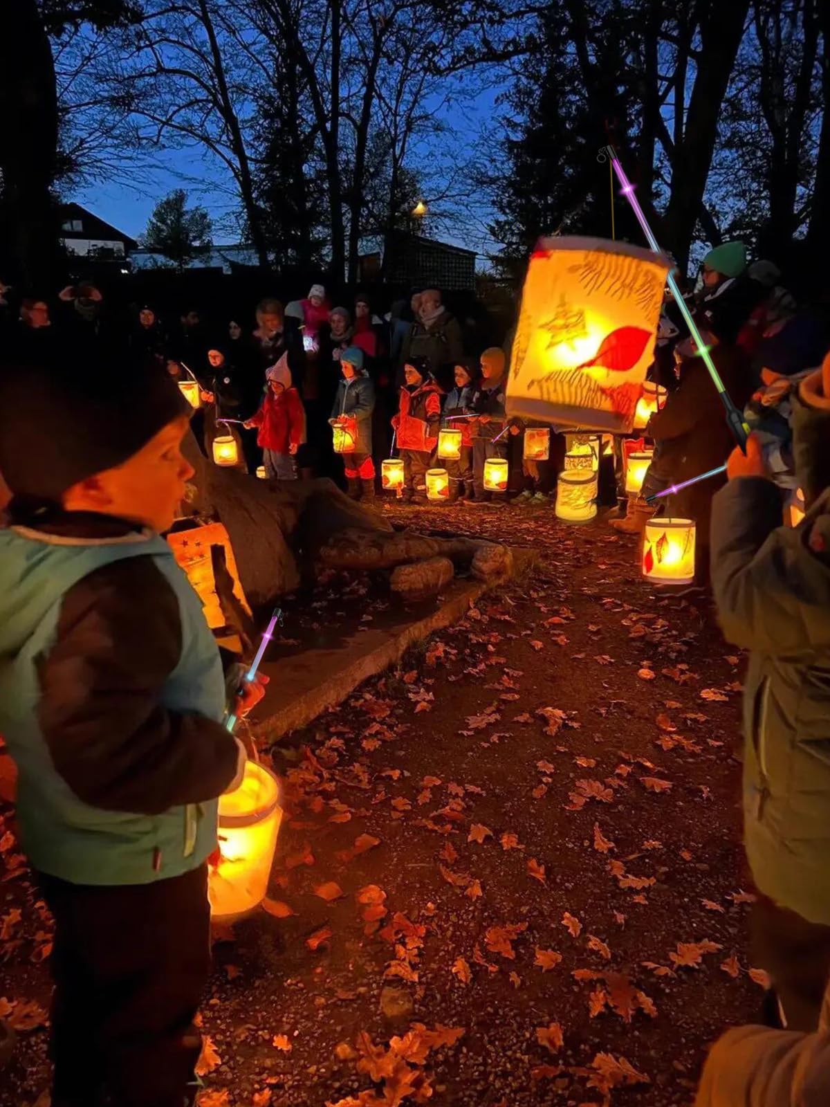 EasyAcc 4-częściowy elektryczny kijek do latarni LED "zrób to sam" naklejki kijek latarni 50 cm do latarni św. Marcina dla dzieci, na Halloween, magiczne różdżki na imprezę, imprezy kostiumowe