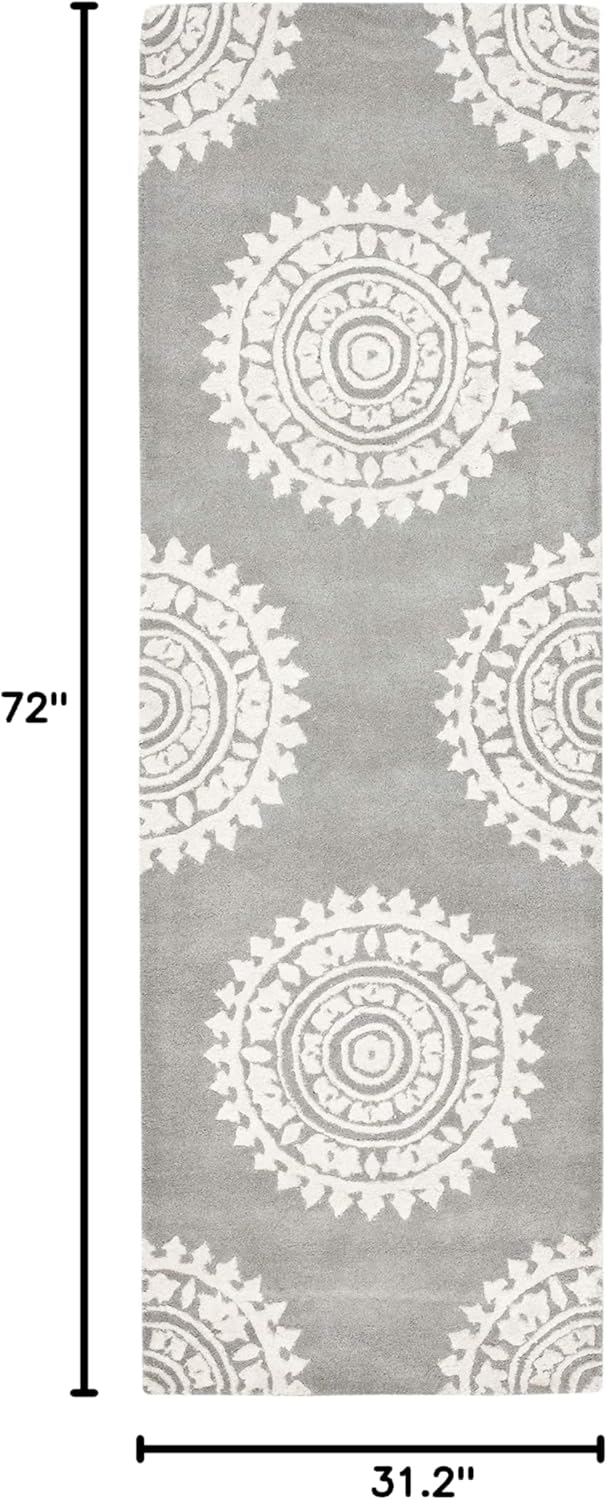 SAFAVIEH Soho Collection Runner Rug - 2'6" x 6', Light Grey & Ivory, Handmade Wool & Viscose, Ideal for High Traffic Areas in Living Room, Bedroom (SOH732K)