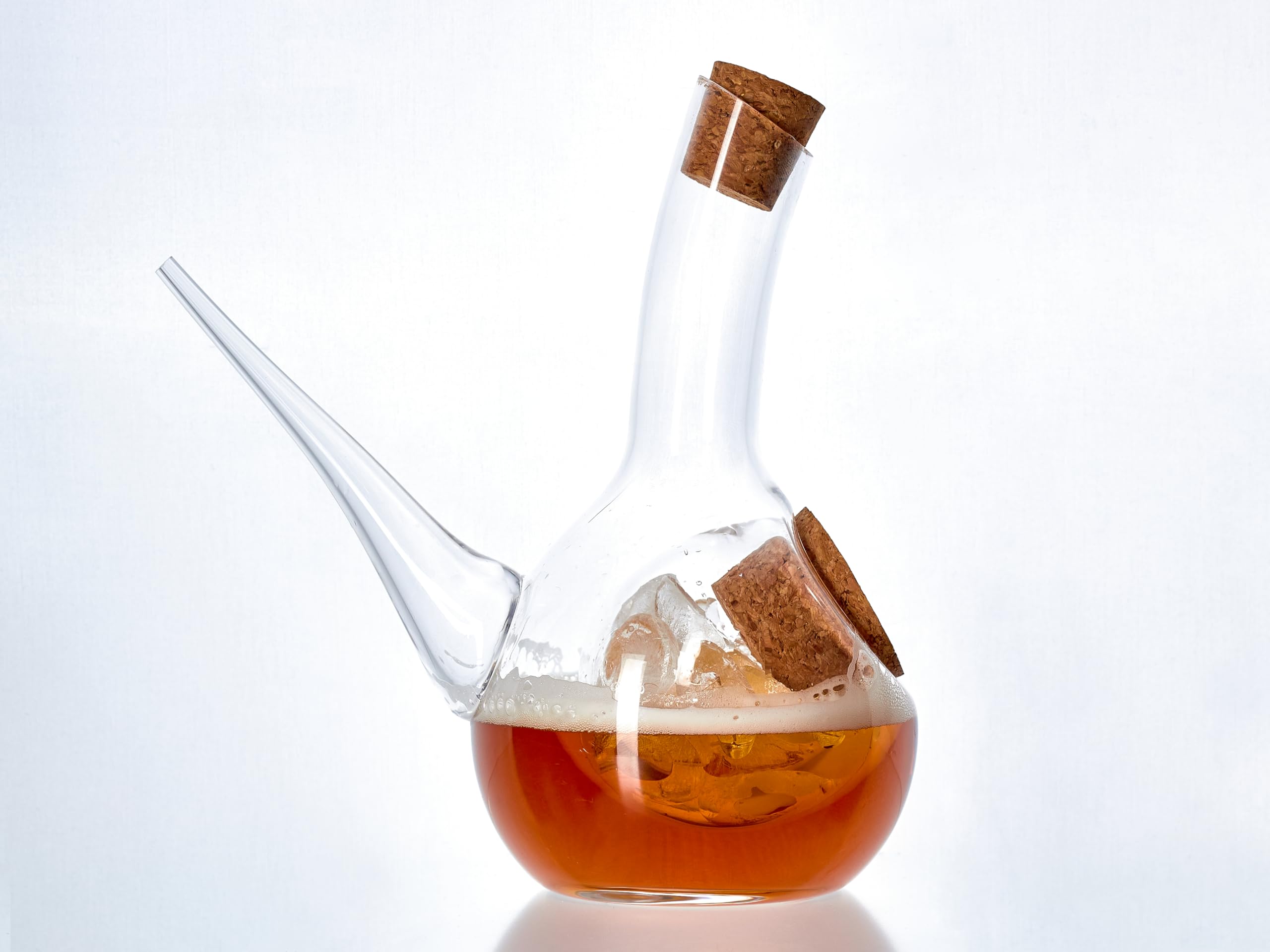 Porrón Enfriador de Cristal Tradicional con Capacidad 500 ml y Compartimento Independiente para Hielo – Salida Fina para Servir – Doble Tapón de Corcho