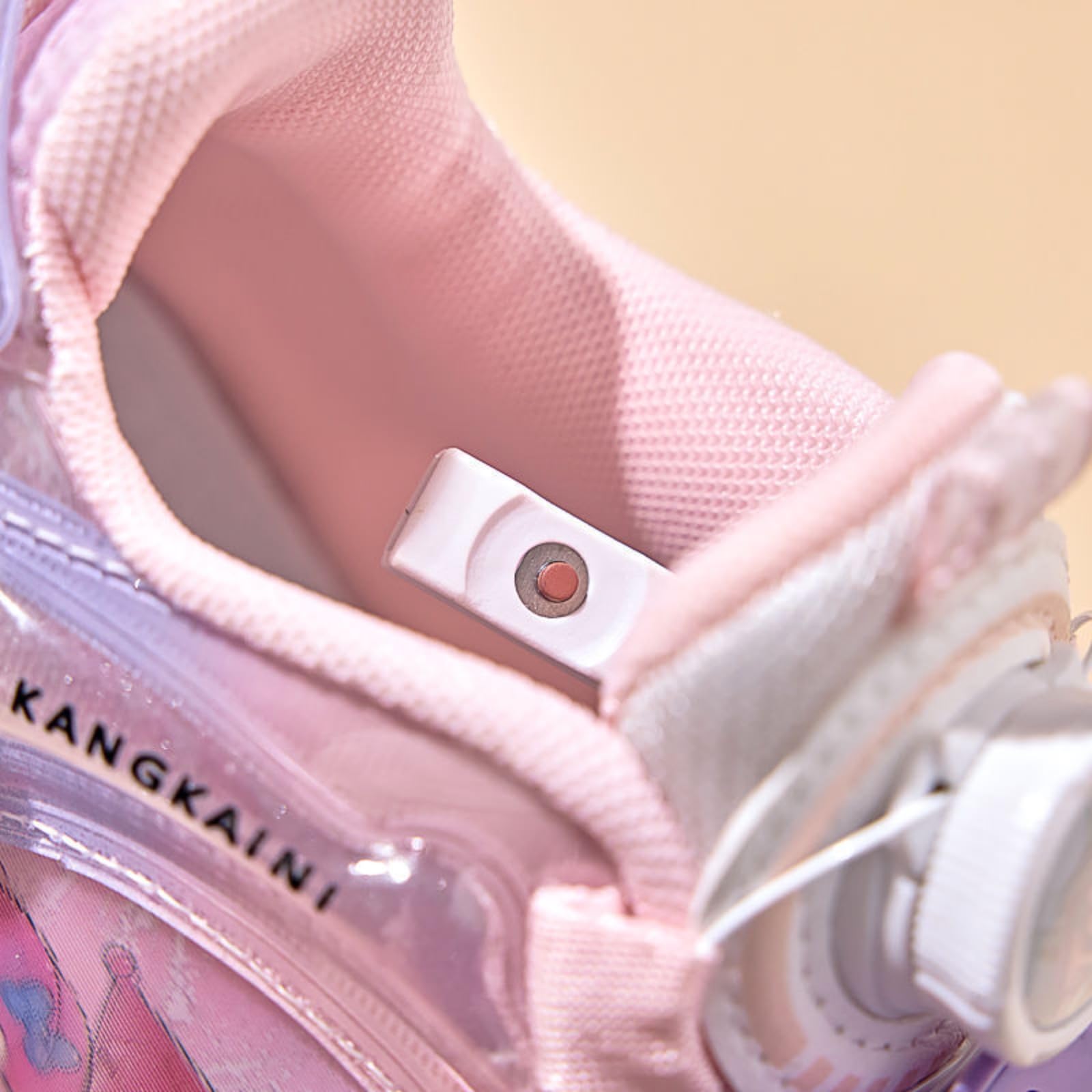 Patins à roulettes LED pour Enfants Mignons de Dessin animé, Chaussures de Patin à Quatre Roues réglables pour Filles, Chaussures de Course Lumineuses