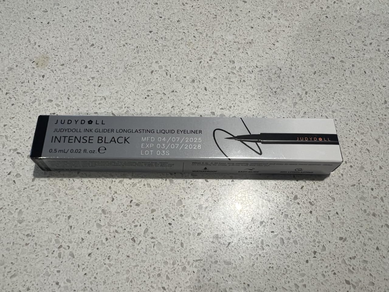 JUDYDOLL Intense Black Liquid Eyeliner - Black Liquid Liner, Waterproof, Smudge-proof, Long lasting, Easy Glide & Ultra-fine Brush Tip, Skip-free Lining, Ideal for Cat Eyes & Wings, Beginner Friendly