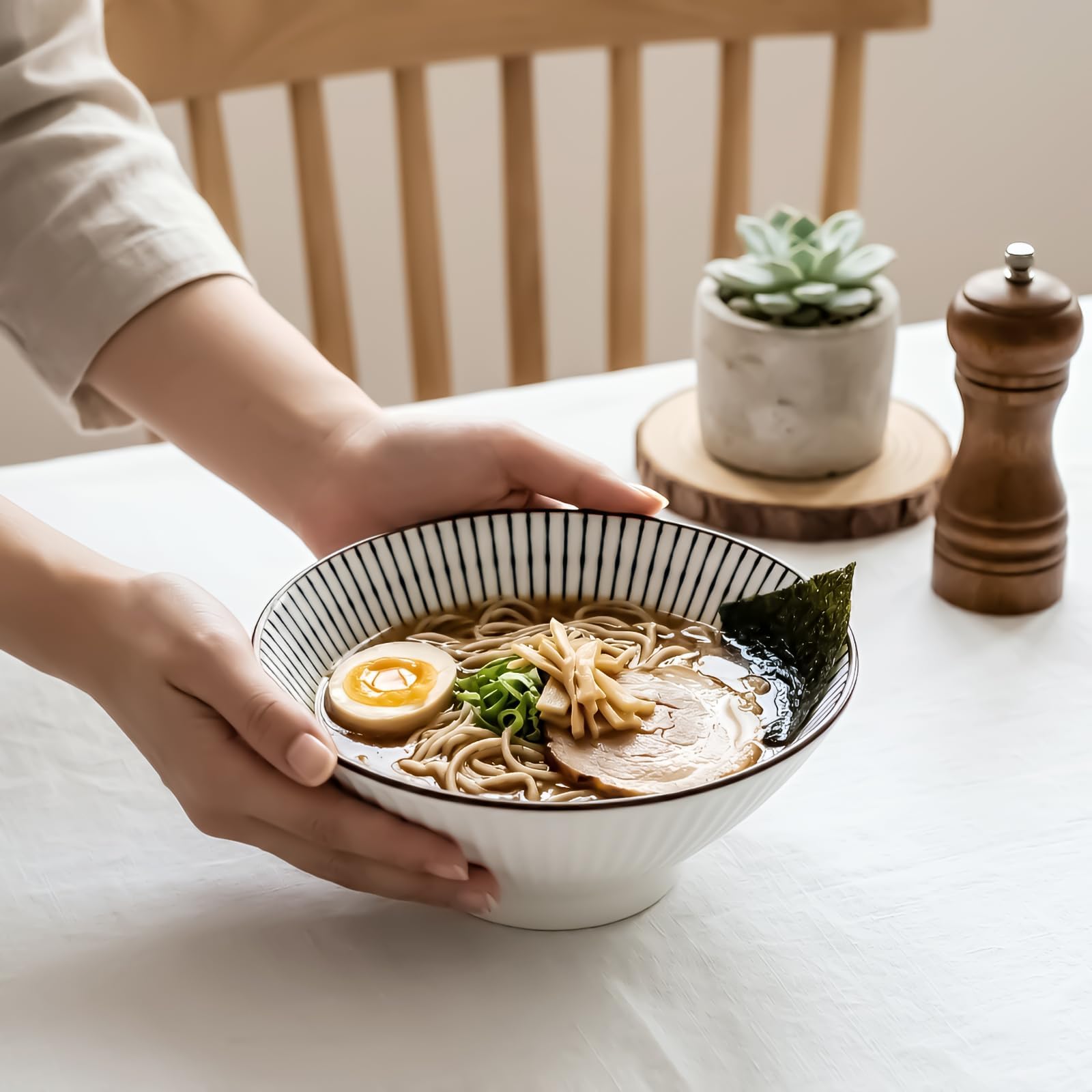 QINLANG Japońskie miski do ramenu o pojemności 38 oz (1,1 l), ceramiczny zestaw 4 szt. do płatków śniadaniowych, zupy, pho, makaronu - niebieski i biały, 20 cm, wielokolorowe