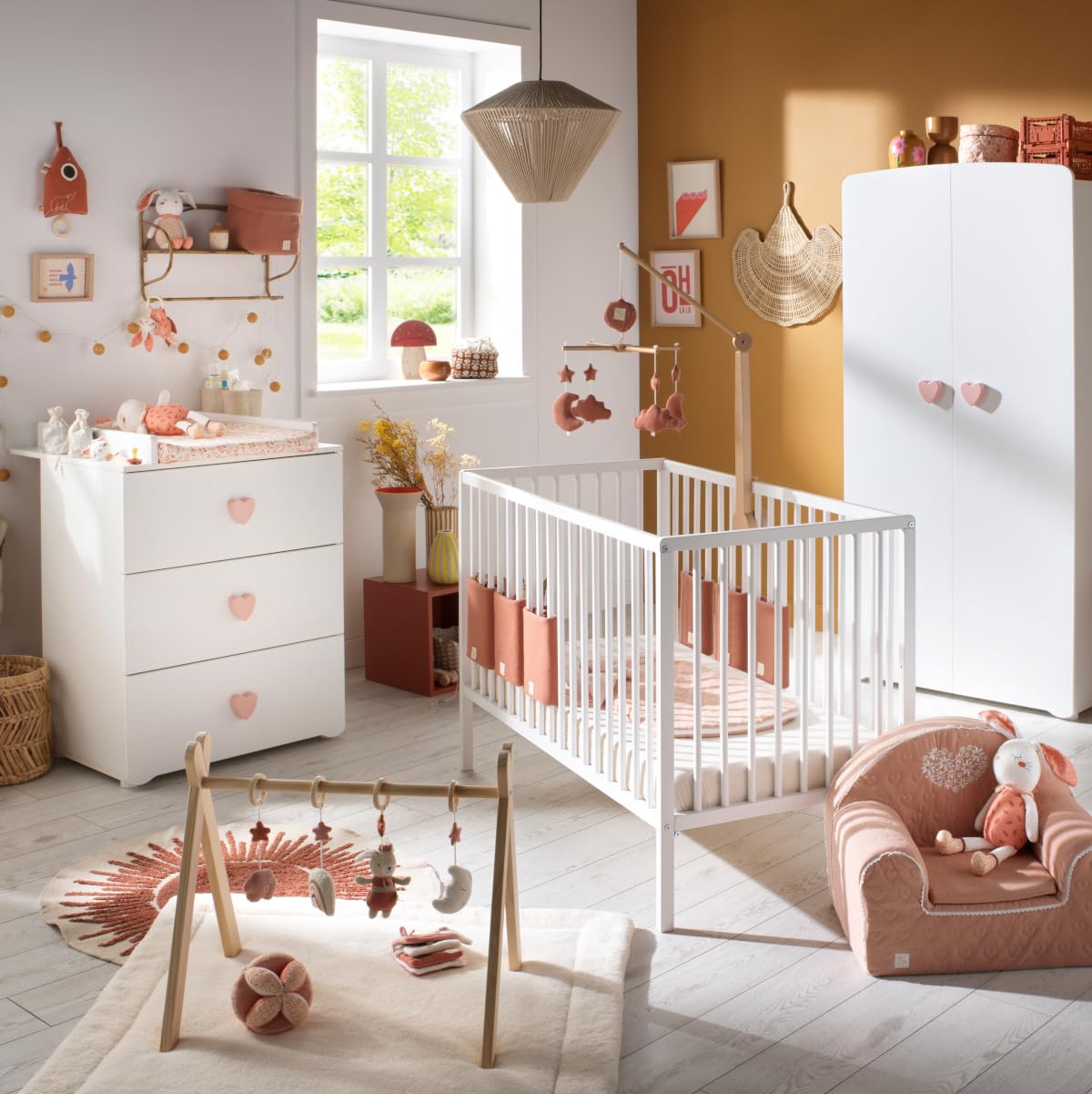 Commode bébé | Commode 3 tiroirs | Plan à Langer Inclus | Boutons Coeur Rose Basic | 76 x 97 x 66 cm | Fabriqué en France | Babyprice par Sauthon