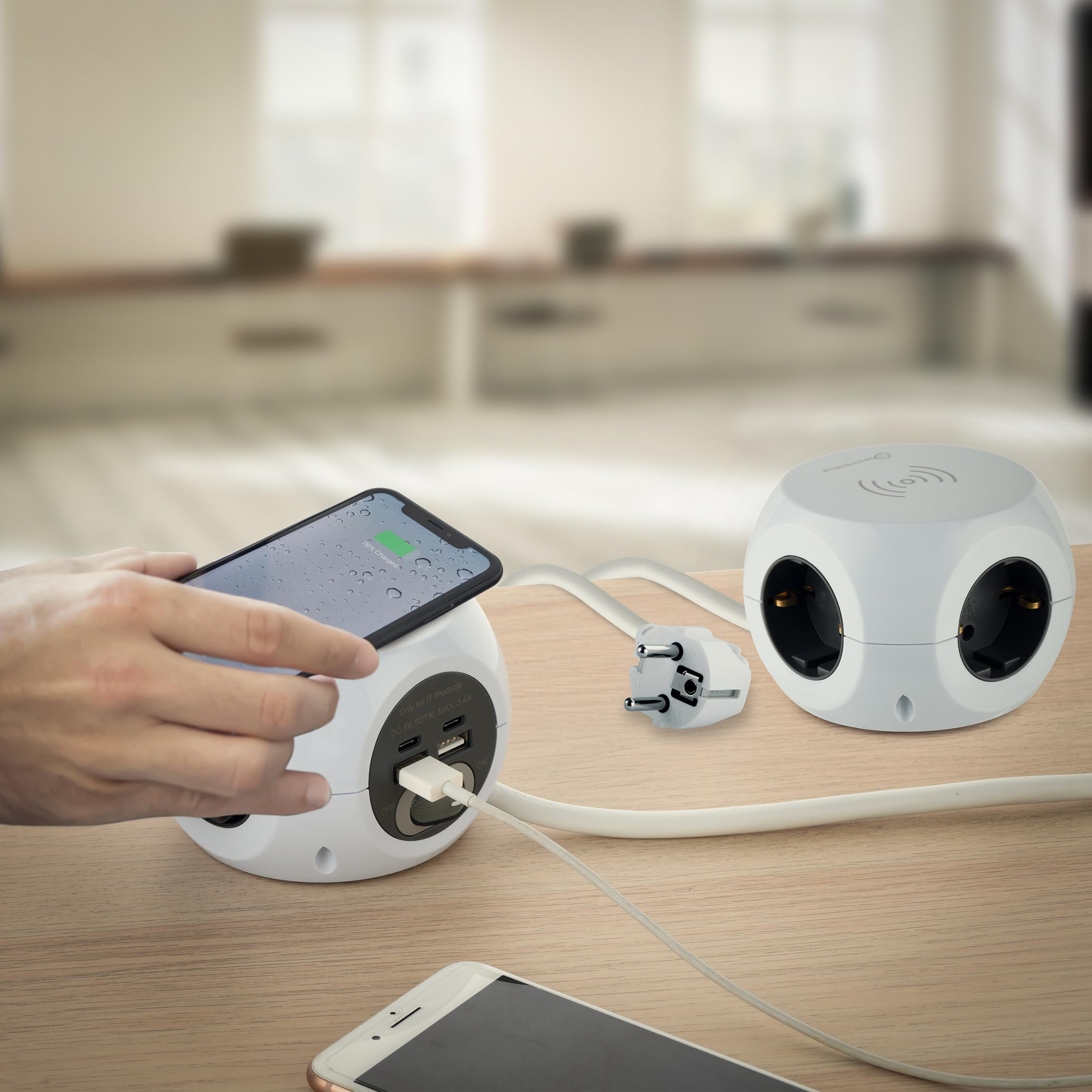 Electraline 62079, Multipresa Mini Cubo con Caricatore wireless rapido, Fast Wireless Charger Qi, con 3 porte USB 2.4A e 3 prese Schuko/tedesca, Cavo 1,5M, Spina Schuko/tedesca