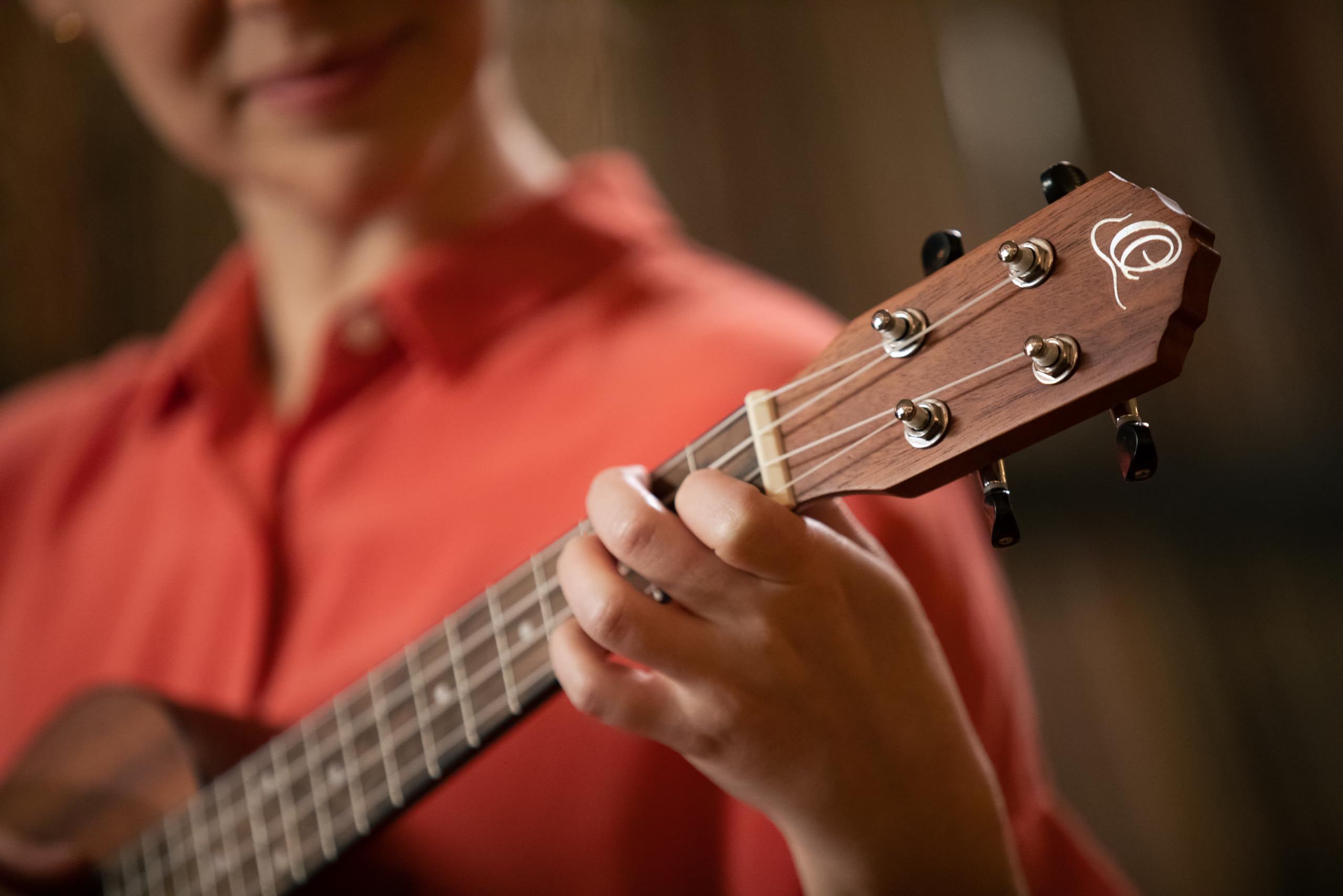 Ortega RU5 mm-TE - Ukelele tenor con parte superior de caoba y cuerpo de Sapele en acabado satinado, 18 trastes, Marrón