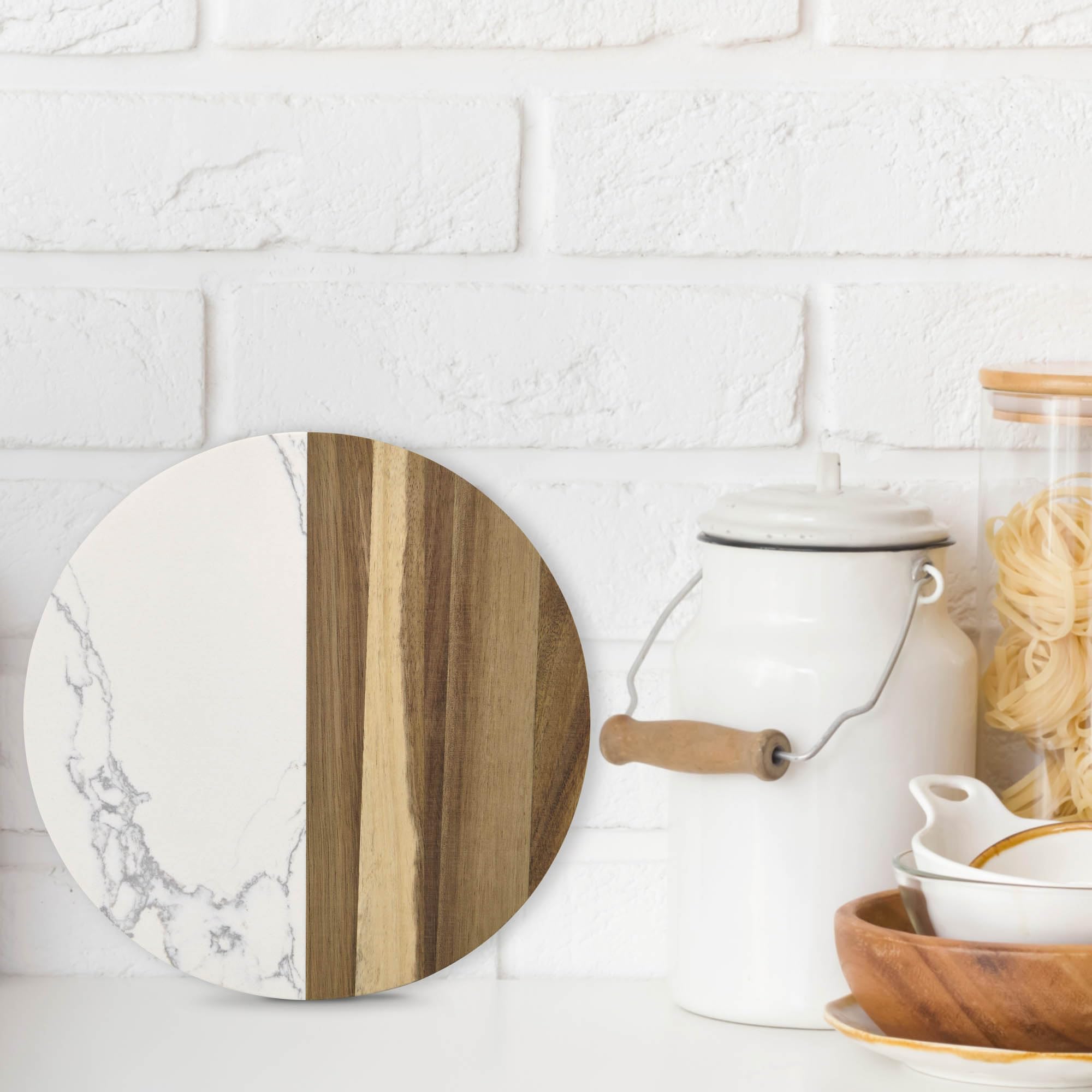 Maison du Fromage - Tabla de queso para embutidos, mármol cultivado y madera, redonda, 9.85 x 9.85 x 0.5 pulgadas