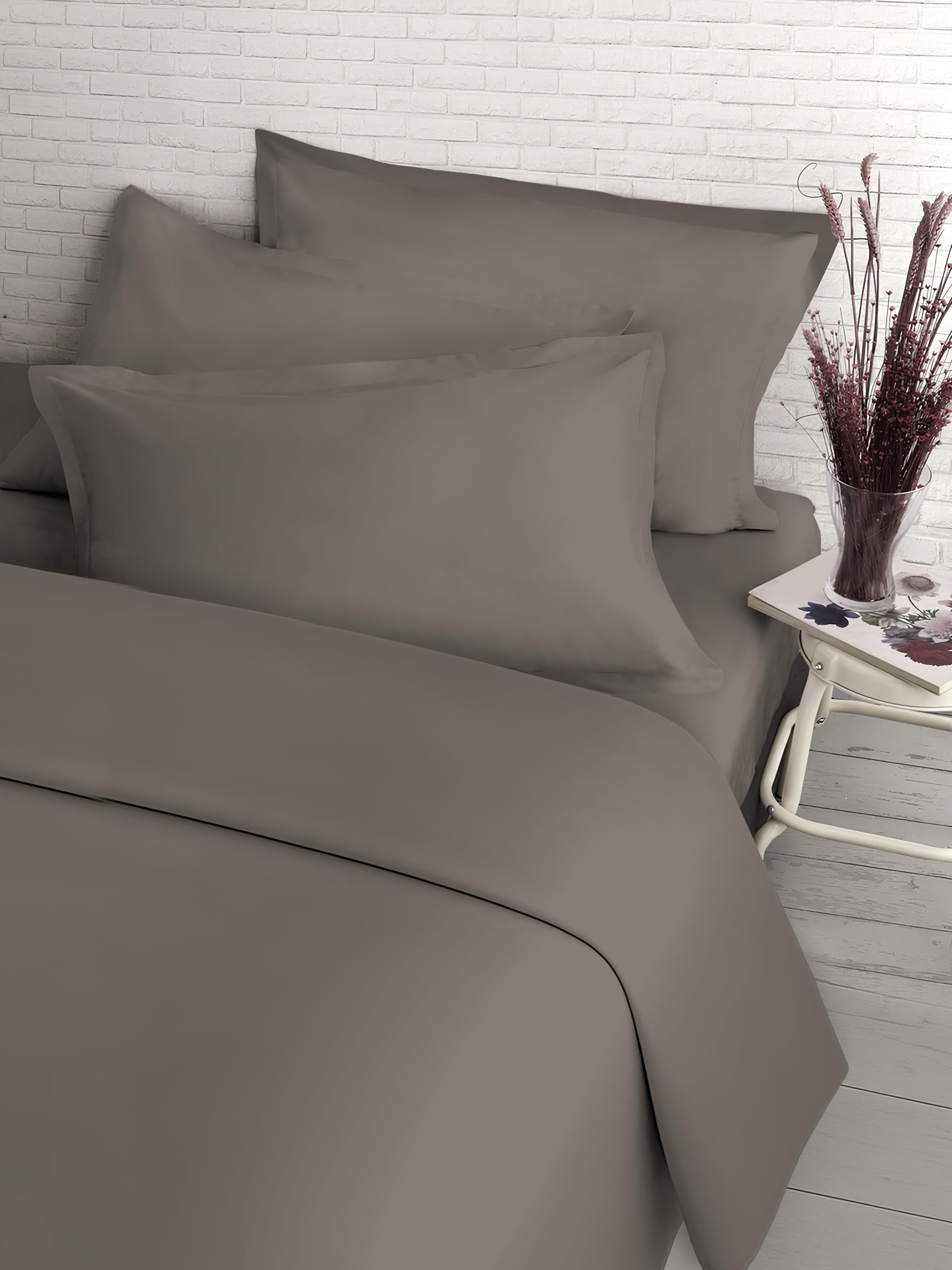 Mahome Set Lenzuola Matrimoniale Pregiato Raso di Cotone 100% 300 fili (TC) Artigianale - Lenzuolo con Angoli 180x200x27cm, Lenzuolo Sopra 260x300cm, 2 Federe con Volant - Made in Italy – Tortora