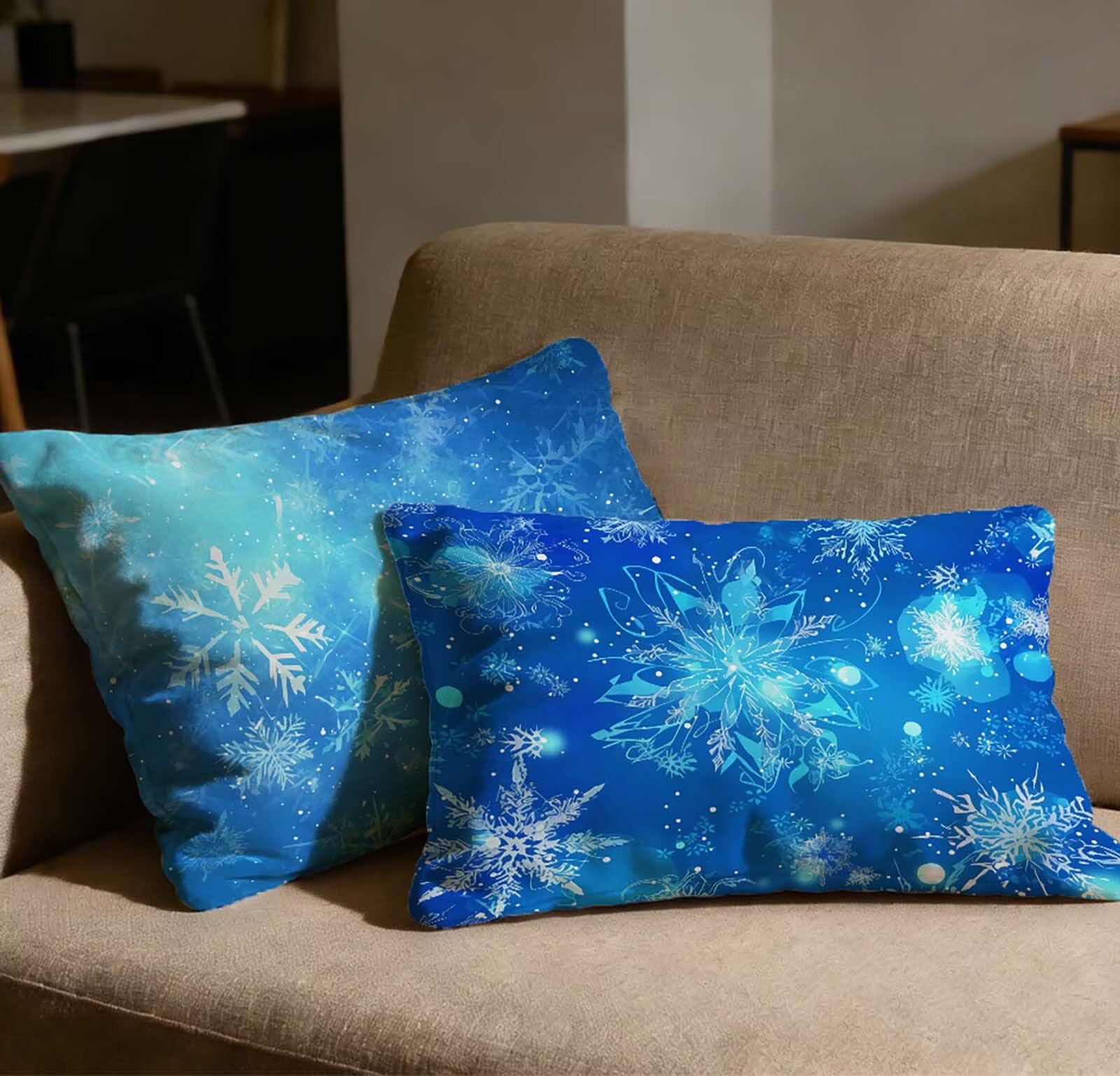 Housse de coussin bleu velours flocon de neige pour décorer les canapés du salon et la chambre
