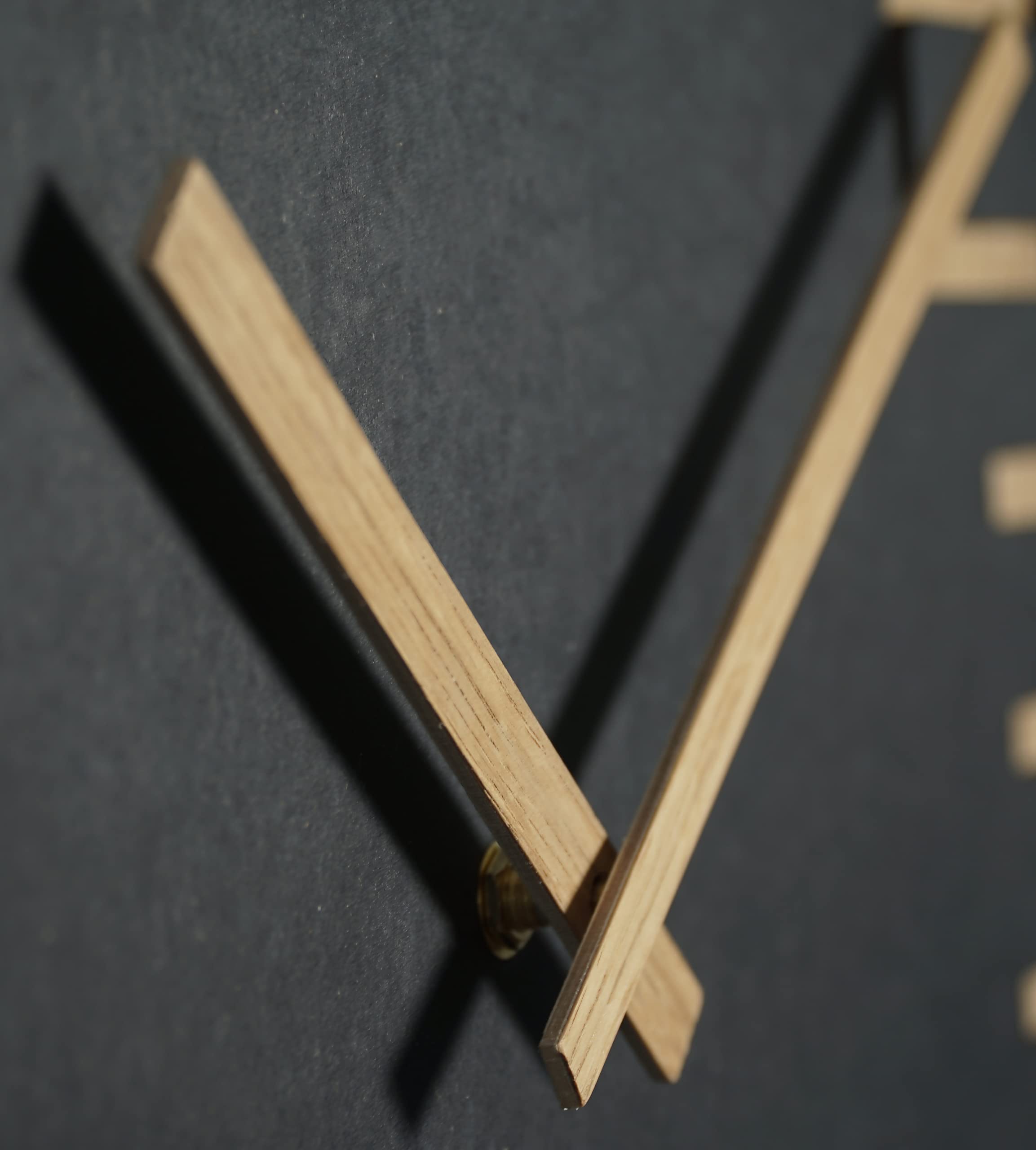 Orologio da parete grande effetto legno Digits ECO, quadrato, silenzio, soggiorno, camera da letto, prodotto in UE (nero, 40 cm)