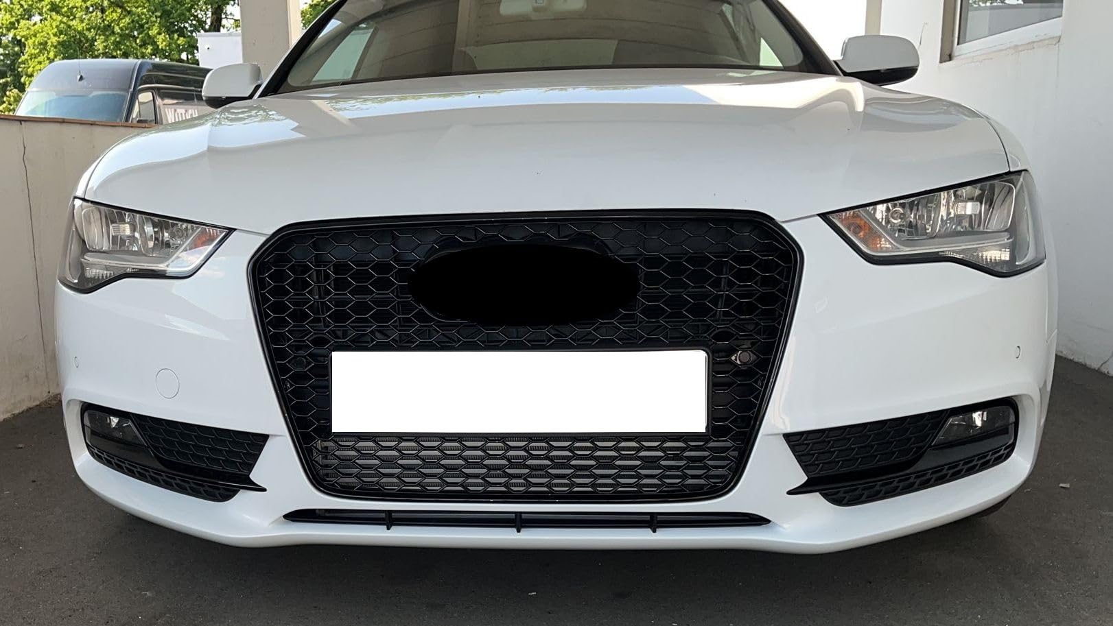 Kompatybilny z A5 S5 12-16 grill o strukturze plastra miodu, czarny, błyszczący, z uchwytem na emblemat