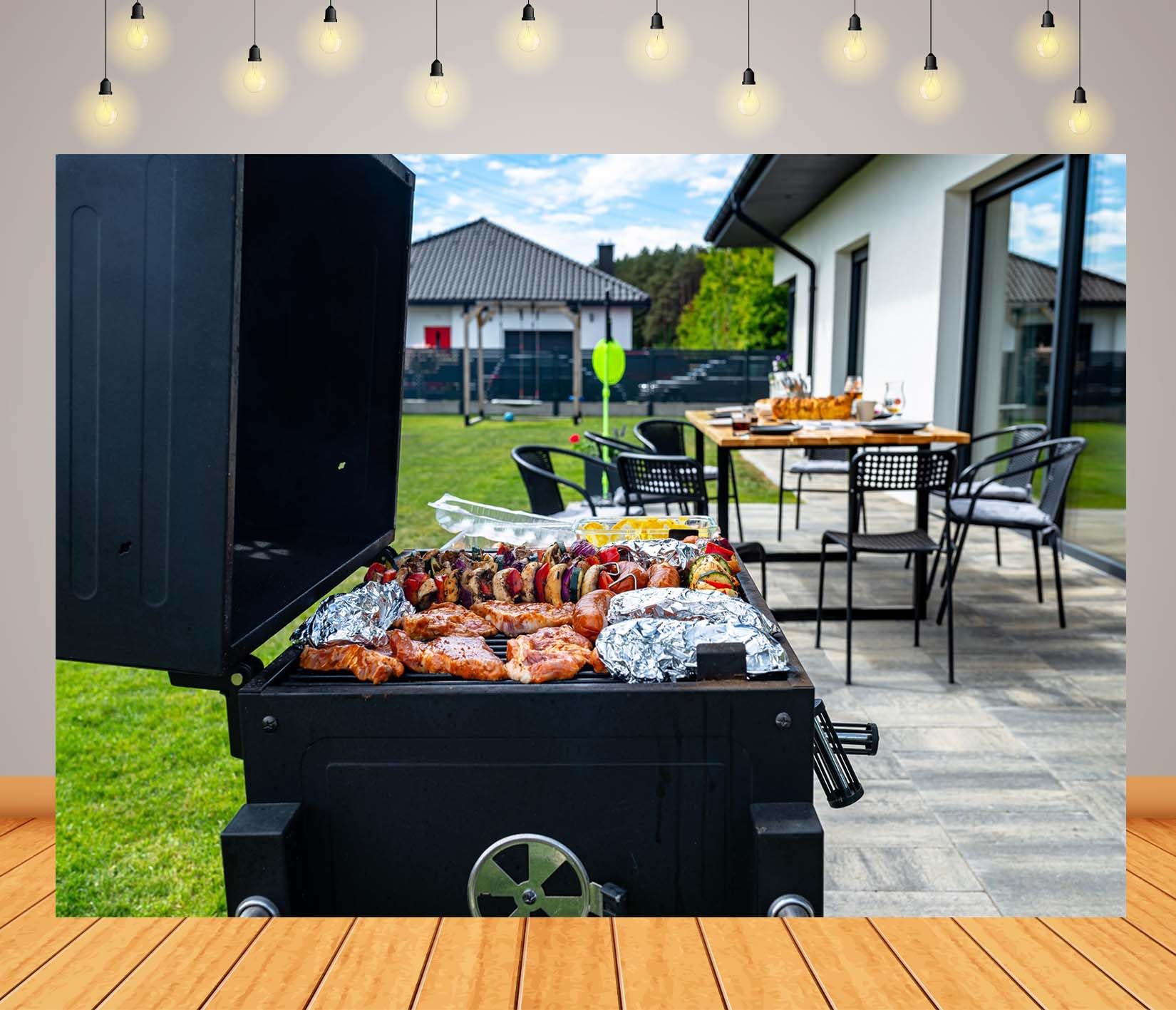 12x10FT (3.6x3m) Festa Barbecue In Giardino Fondale Fotografico | Cucina Sul Patio Sfondo In Tessuto,Griglia Carne Tavolo E Case,Festa Estiva,Ritratti In Studio,Photo Booth