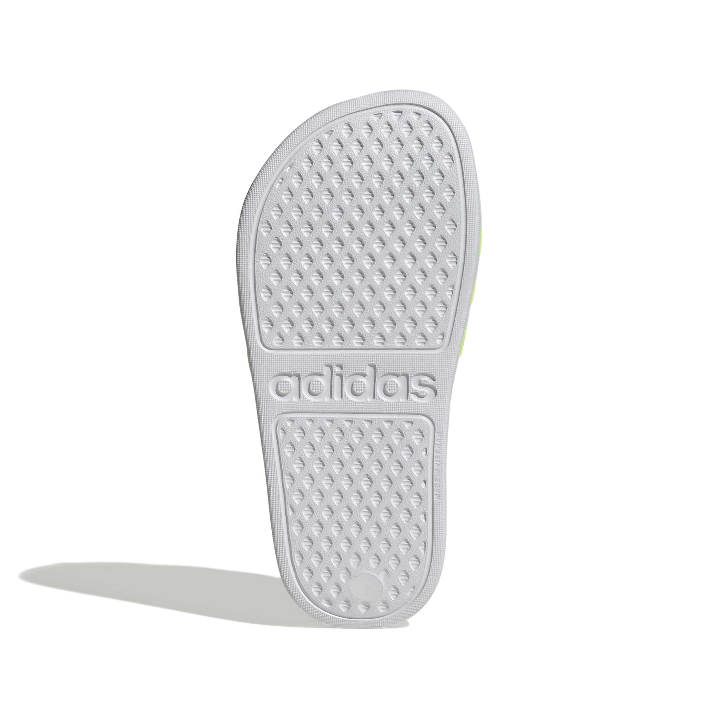 adidas adidas Mixte enfant Adilette Aqua Claquettes Kids in use