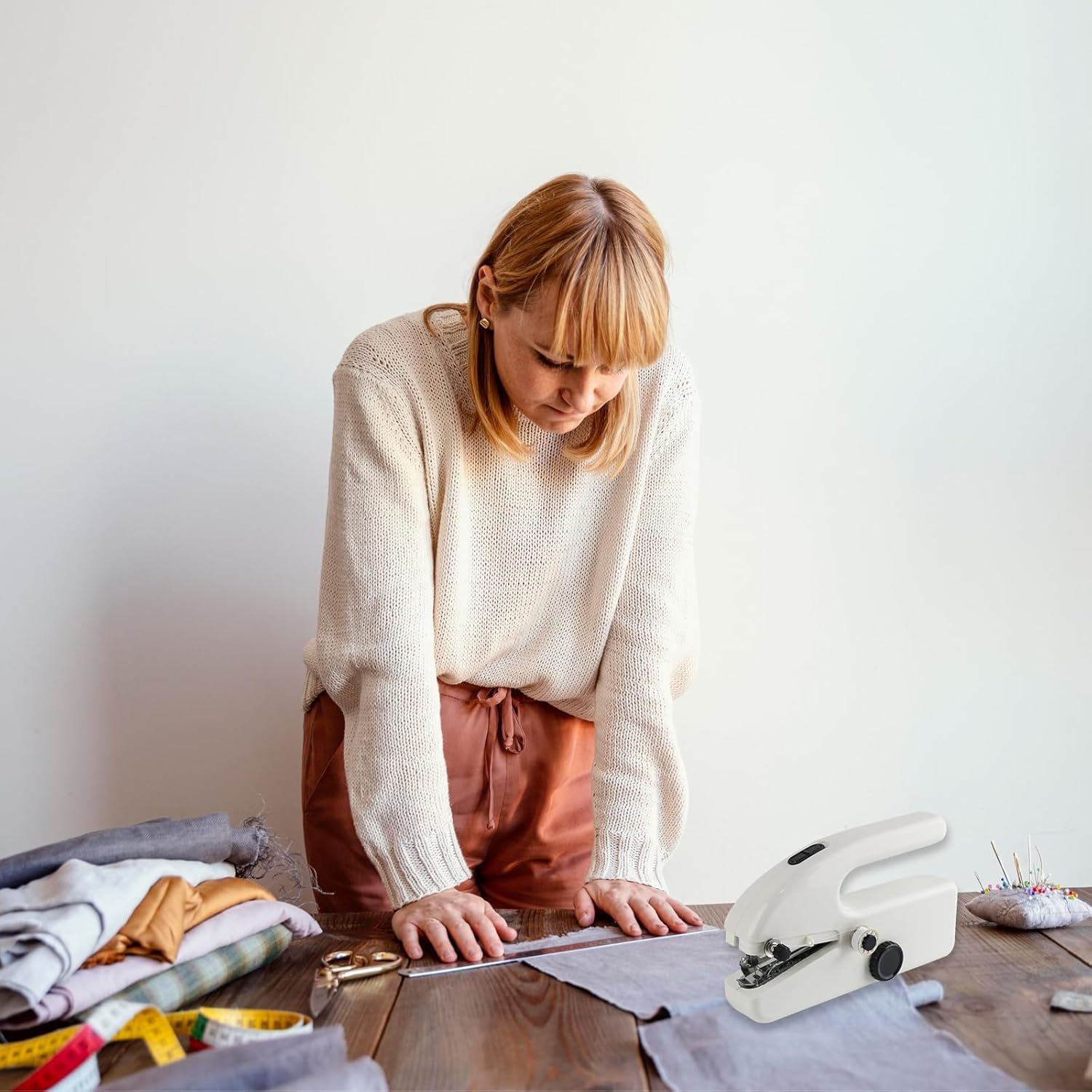 Hand Held Sewing Machines For Adults, Hand Held Sewing Machines for Hemming with Test Fabric(Not second-hand), Easy To Use Rechargeable Hand Sewing Machine for Beginners, Women(White-W) - Image 3