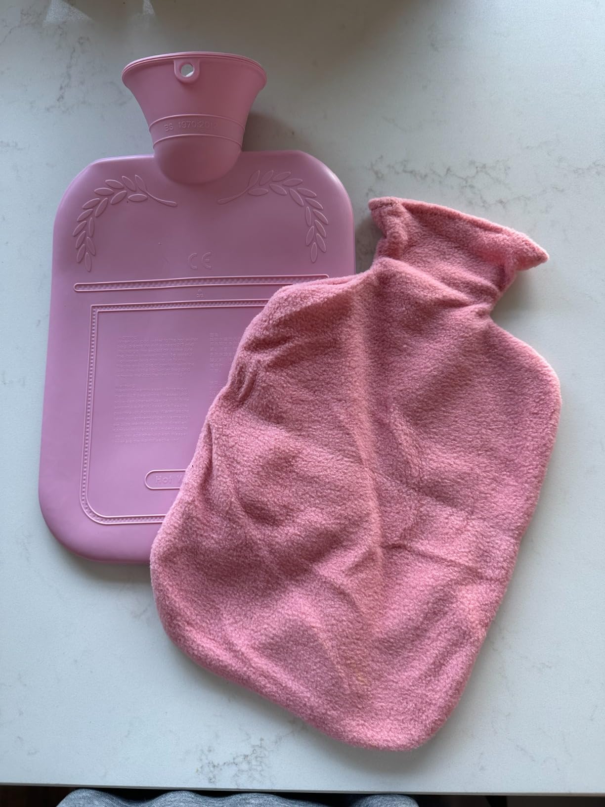 Lezdig Classic Rubber Hot Water Bottle 2 Liter Hot Water Bag for Pain