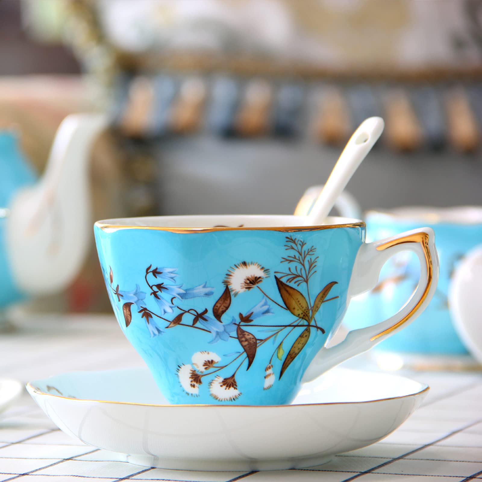zestaw do herbaty, 15-częściowy porcelanowy zestaw do herbaty Zestaw filiżanek i spodków kawy Vintage Blue, z cukiernicą dzbankiem na mleko