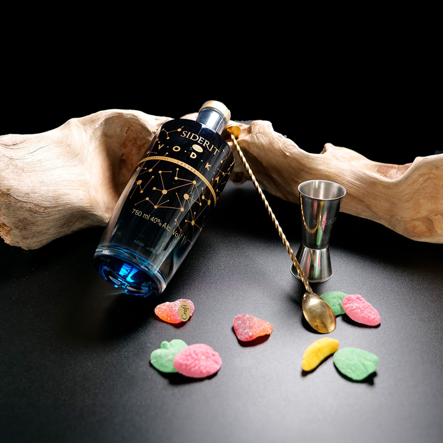 SIDERIT Vodka Lactée premium 40% Vol, 750ml, elaborado con azúcares de leche, 5 destilaciones y cuádruple filtración. Suave, sedoso y único. 2 meses de maduración. Medallas y premios internacionales