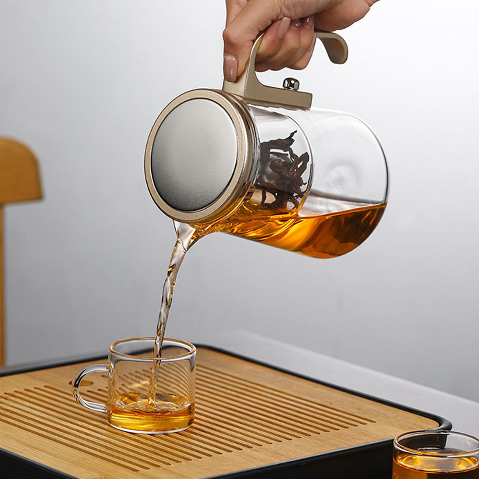 Glas-Teekanne, 800 Ml, Transparentes Design, Benutzerfreundlich, Leicht zu Reinigen, Wassertrennfunktion, Ergonomische Magische Teekanne mit Sieb für Losen Tee, Teebereiter