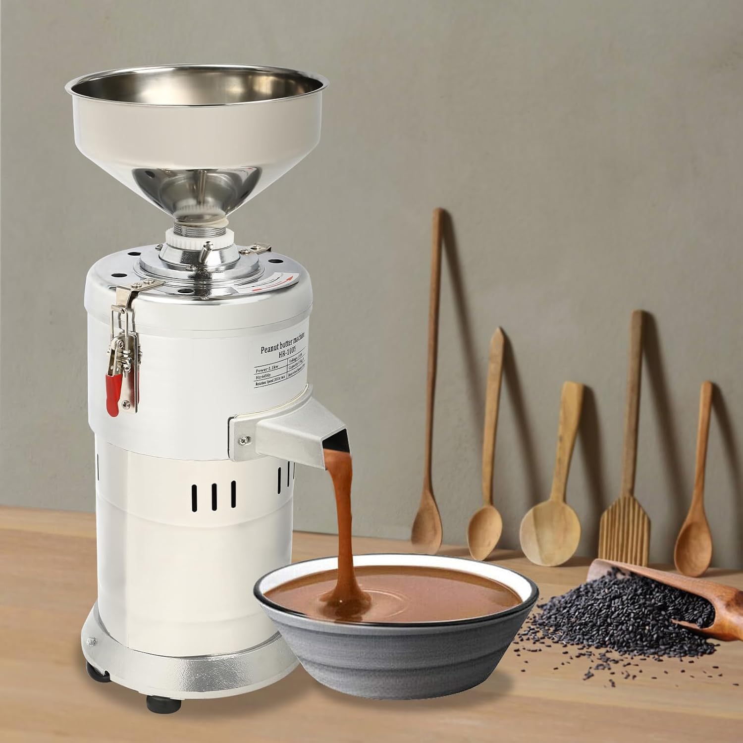 Goudergo HR-100Y machine grinding sesame seeds into paste
