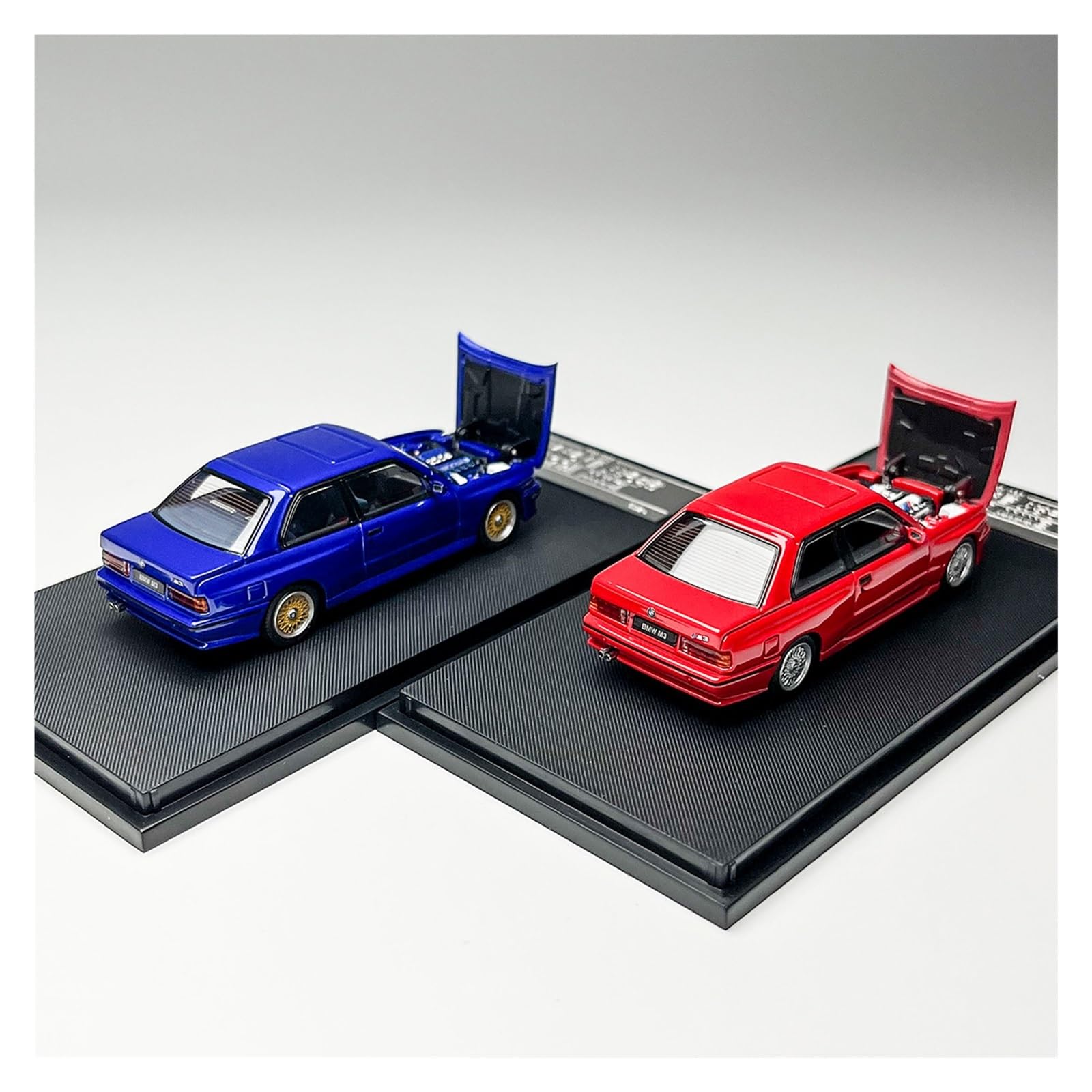 Metallo Scala Replica 1 64 Per BMW M3 E30 Sport Modello In Scala In Lega Pressofusa Per Auto Rossa E Blu Arredamento Per La Casa O L'ufficio Hobby Veicoli Giochi Set