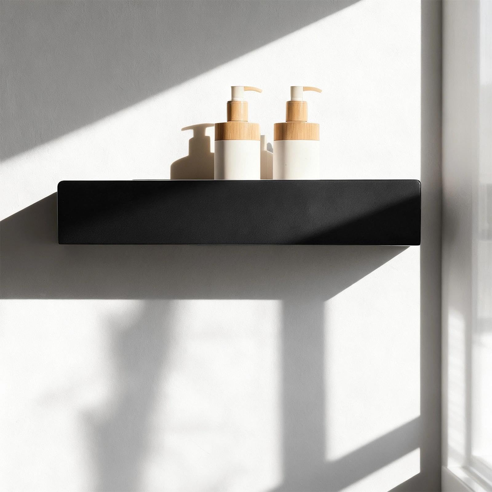Support salle de bain gain de place pour douche étudiante et petite pièce d'eau