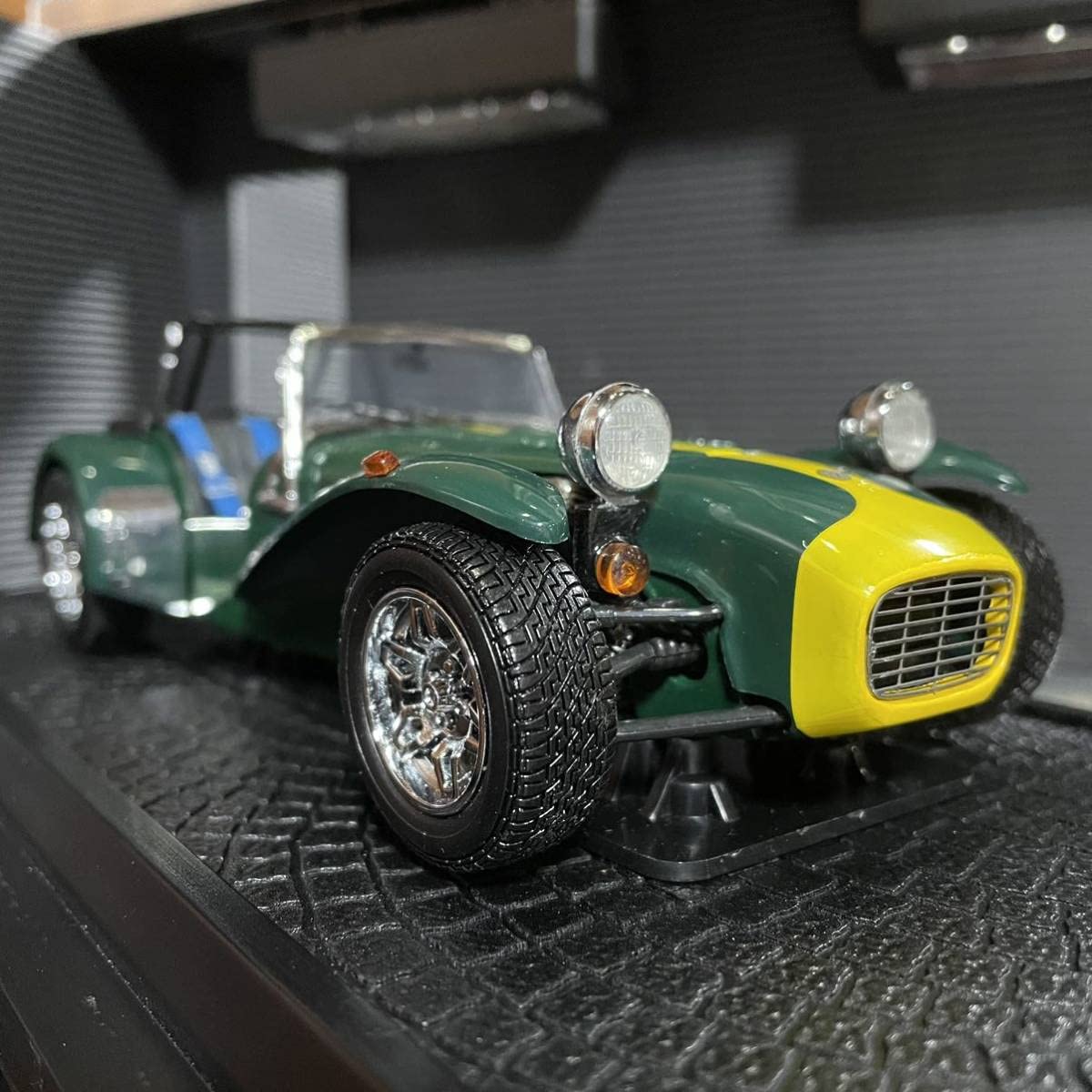 Amazon | 絶版未展示品 京商 1/18 ケータハム スーパーセブン イエロー 