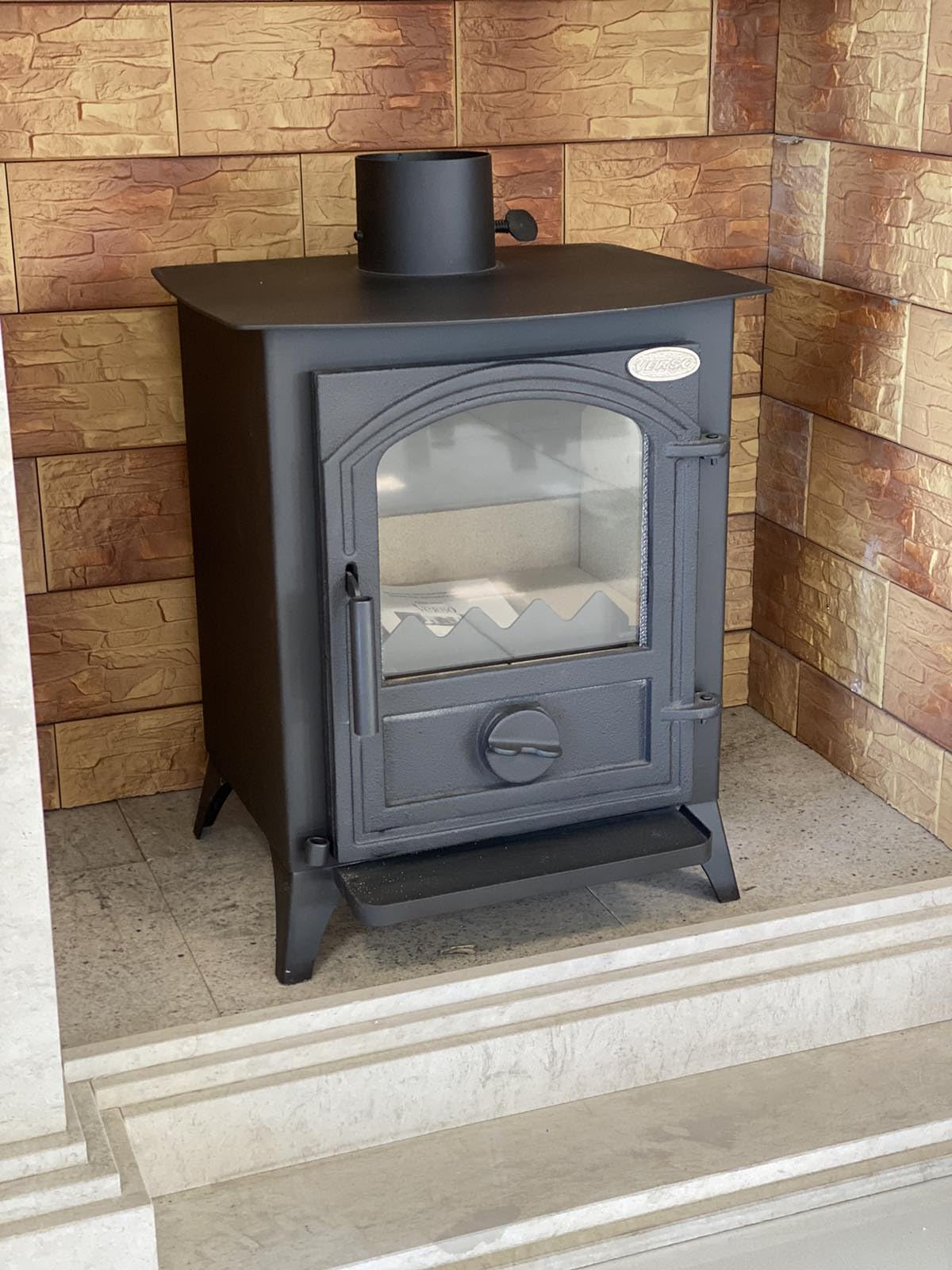 Poêle à bois compact Verso 1 CID 7,5 kW porte en fonte