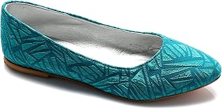 حذاء باليرينا فلات بطرف مدبب ونقوش مثلثات