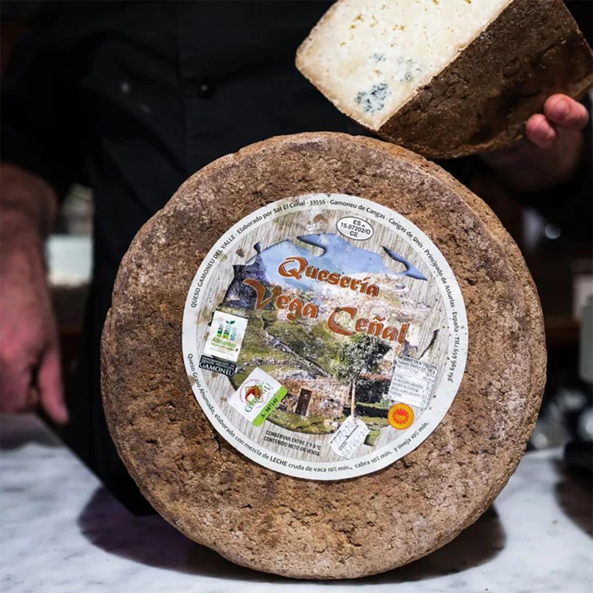 ARAMBURU Cuña de queso Asturiano Gamoneu DOP Vega Ceñal, 240-250g, Origen Asturias, Envasado al vacÍo