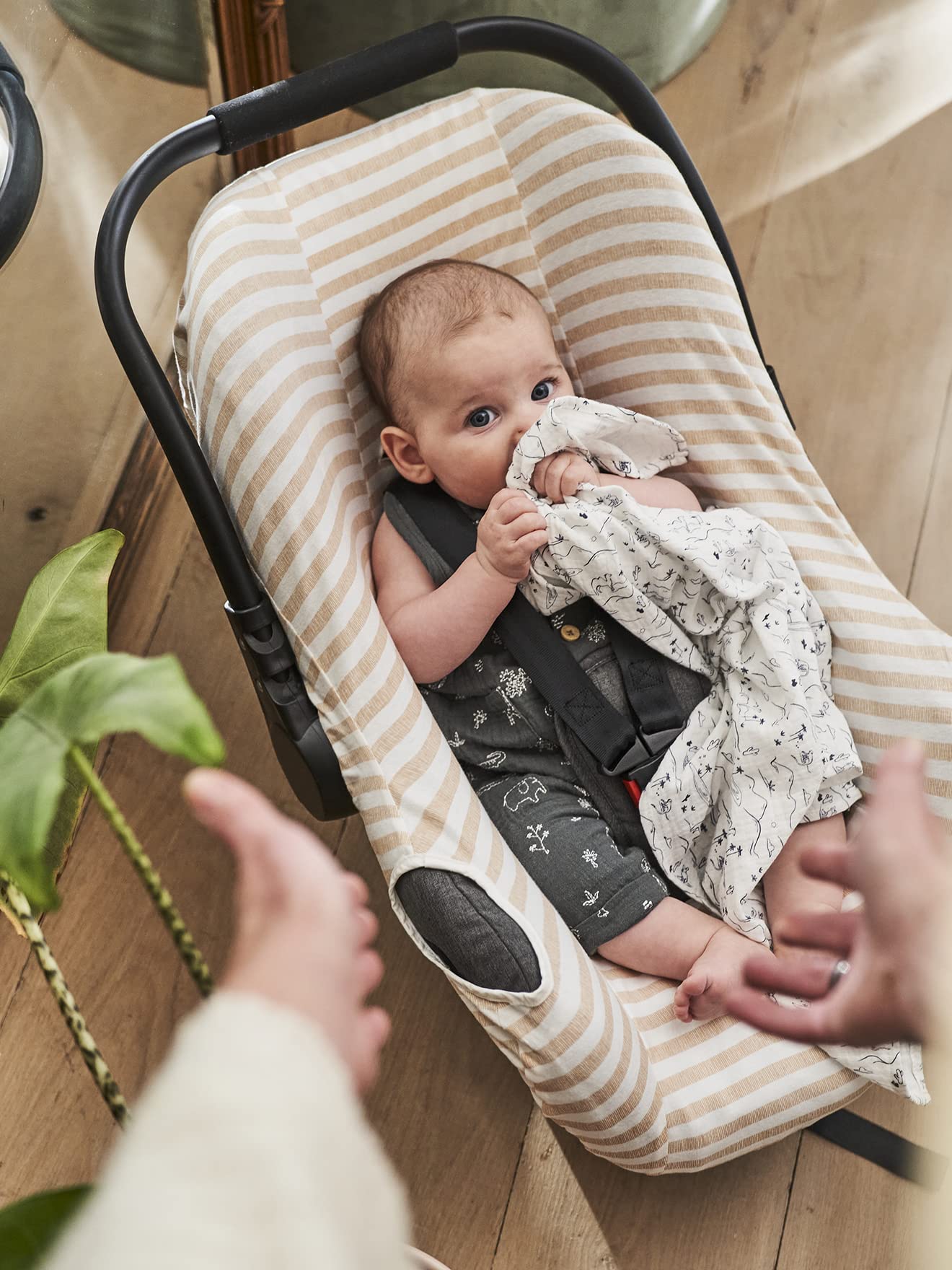 VERTBAUDET Housse élastiquée pour siège coque 0+ rayé beige TU