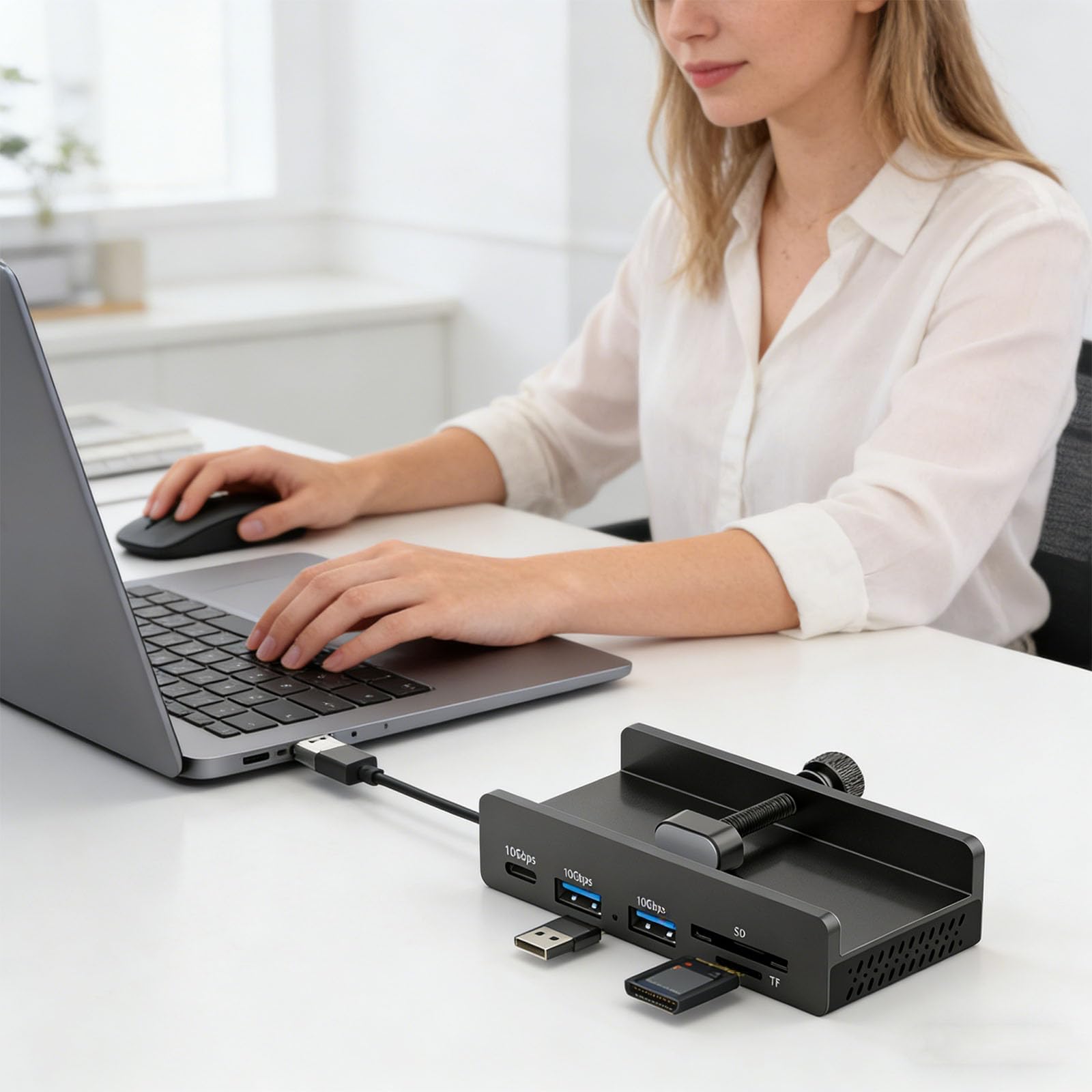 Hub USB C liviano con Video Puntiagudo, Carga rápida de 60 Hz y lectores de Tarjetas para computadoras de Escritorio Hub USB C con Clip
