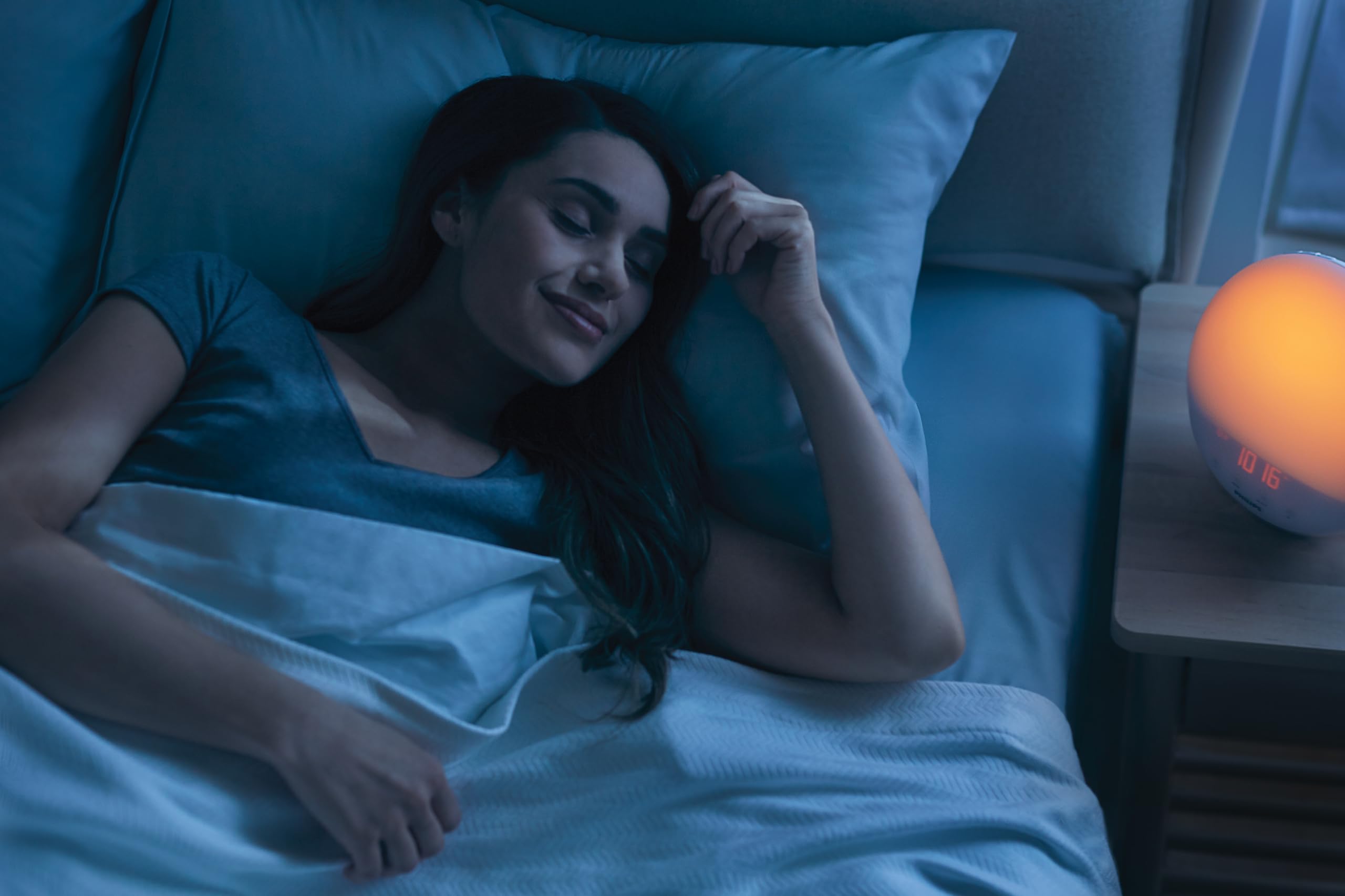 PHILIPS HF3519/01 Despertador de luz con simulación del amanecer, Radio FM y lámpara de lectura, 5 sonidos naturales, Alarma diferida, Blanco