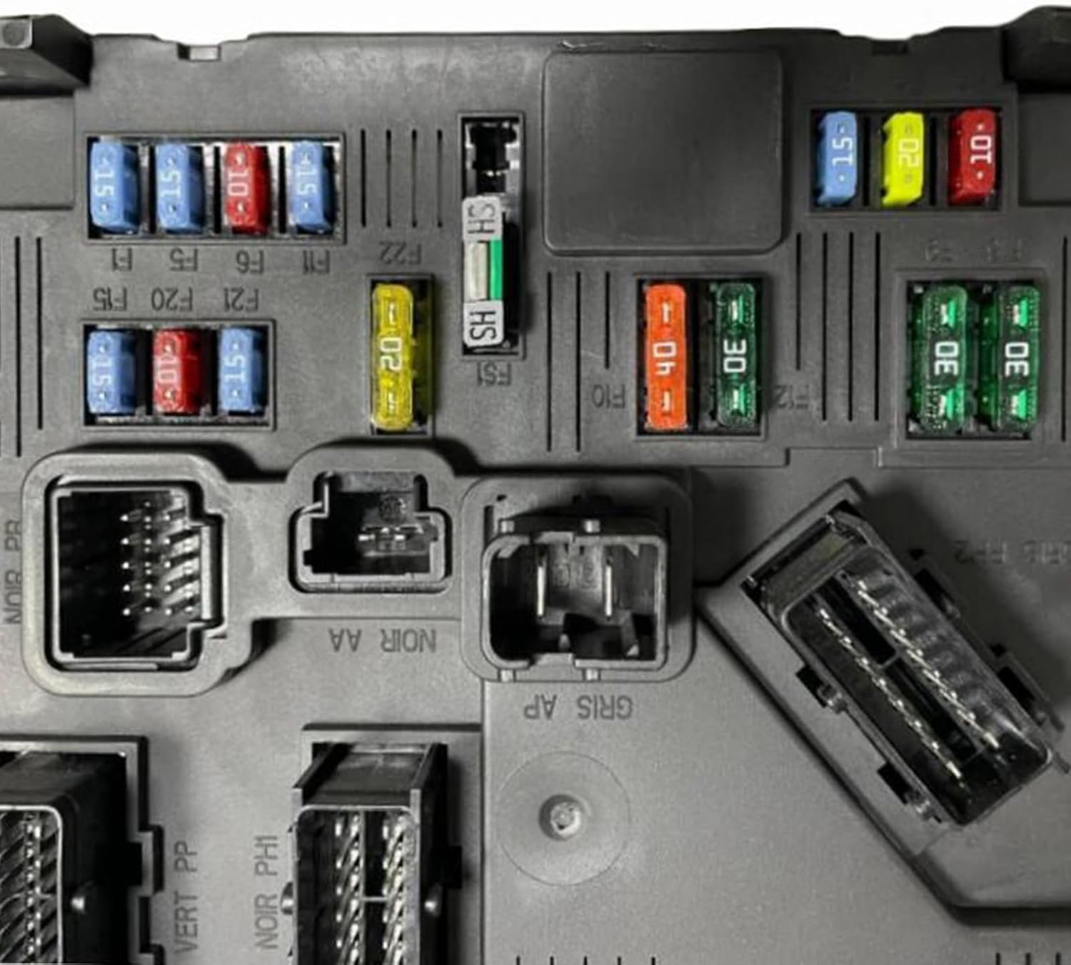 Fuse Box BSM 9657999780 S118085220F For Peugeot 206 207 For Citroen C2 Car Accessories