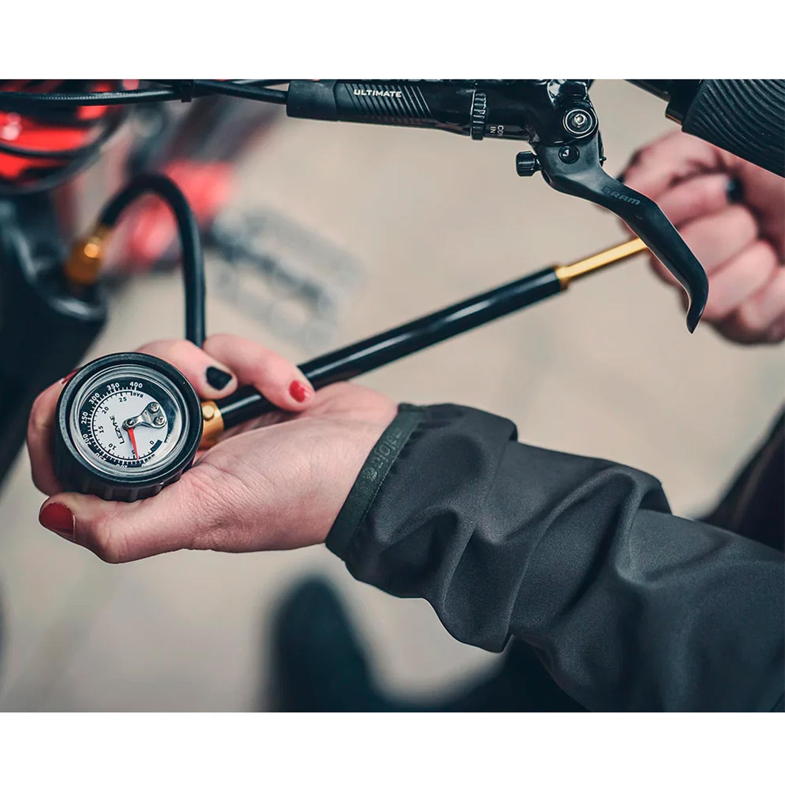 LEZYNE Shock Drive Pompe à main pour vélo, haute pression 400 psi, portable, pompe à vélo de montagne et de route