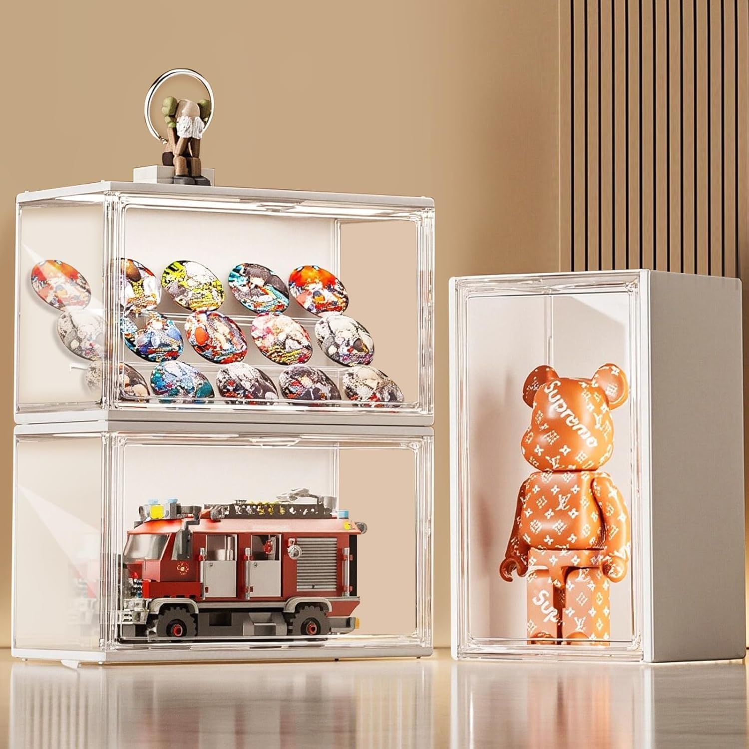 GUDEMAY 3er-Set Stapelbare Acryl-Vitrine mit LED, Staubdichter Schaukasten | staubdichte Display-Box mit 3 Stufen & Magnettür. Idealer Setzkasten für Funko Pop, Klemmbaustein-Minifiguren & Blindboxen