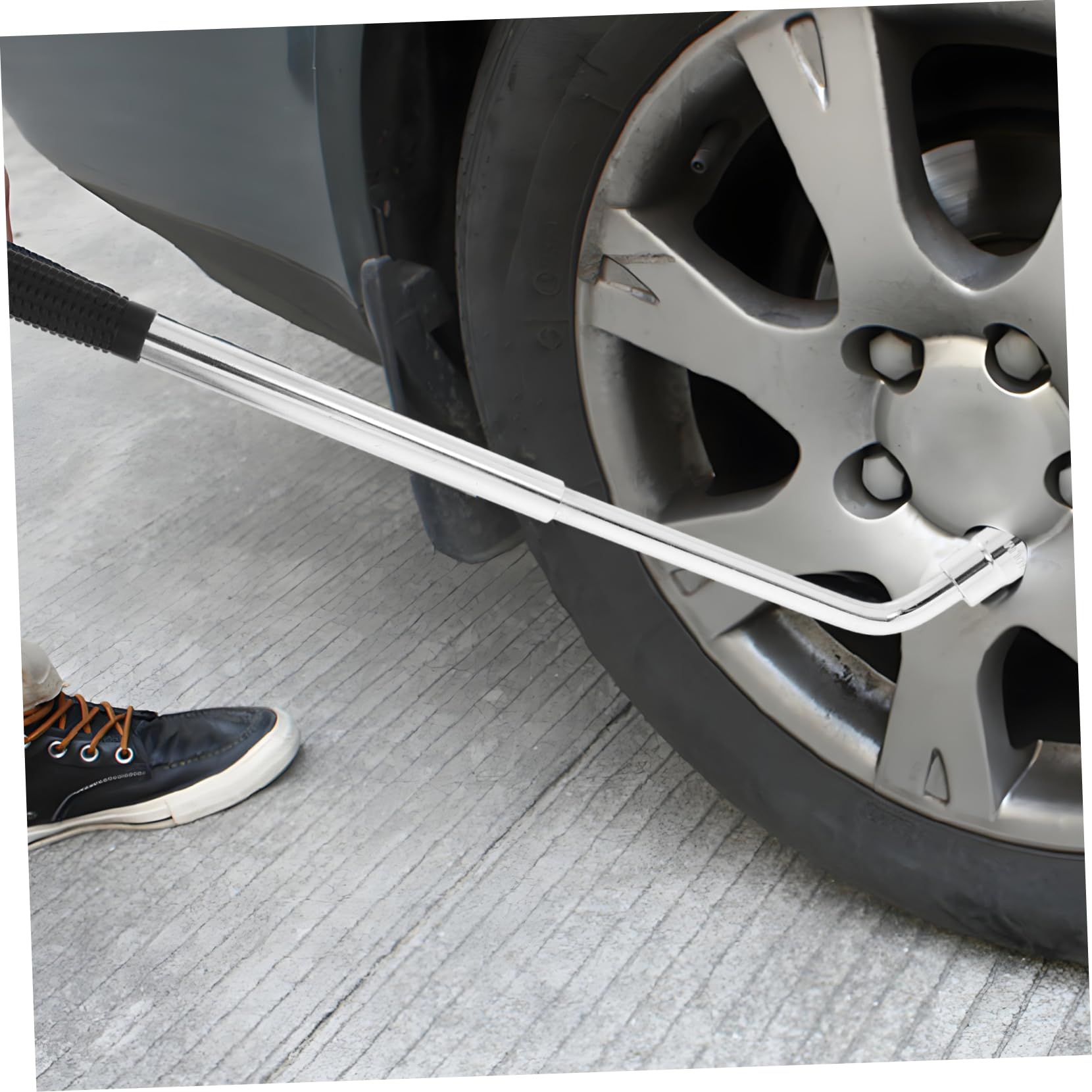 Clé en Croix Télescopique pour Voiture et Véhicule en Acier Argenté