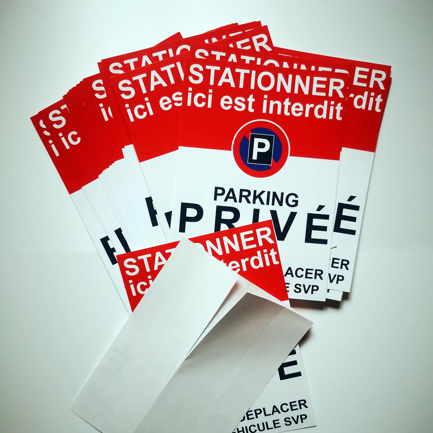Autocollants Parking privé. Stationnement Interdit ou gênant. Lot de 100. 10,5 x 14,8 cm. A Coller sur Les Voitures en stationnement abusif.