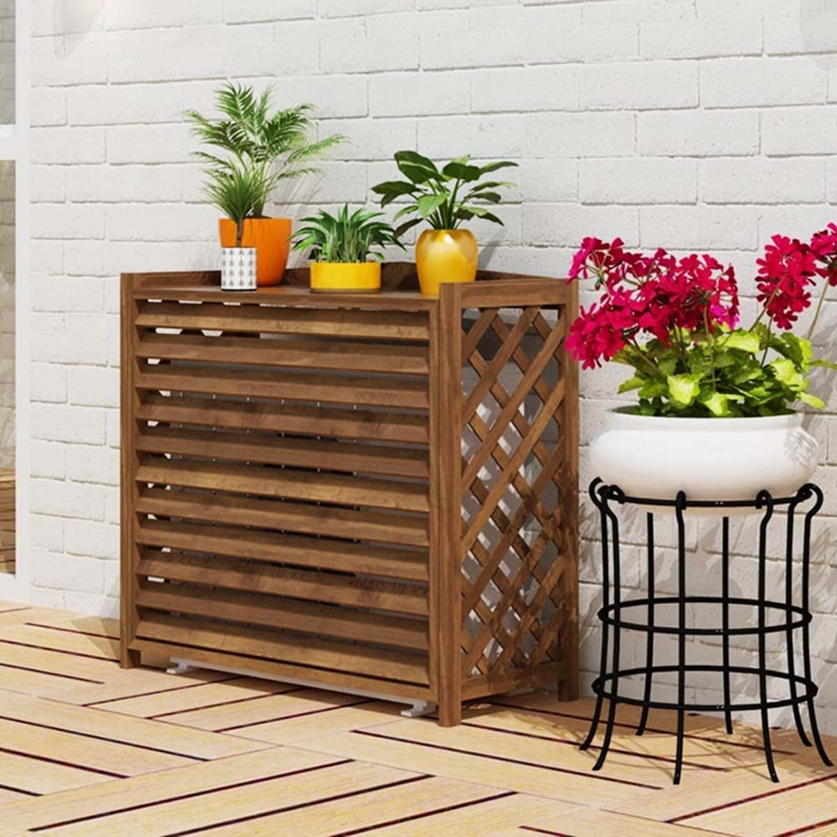 Étagère à fleurs pour climatiseur extérieur en bois sur le balcon